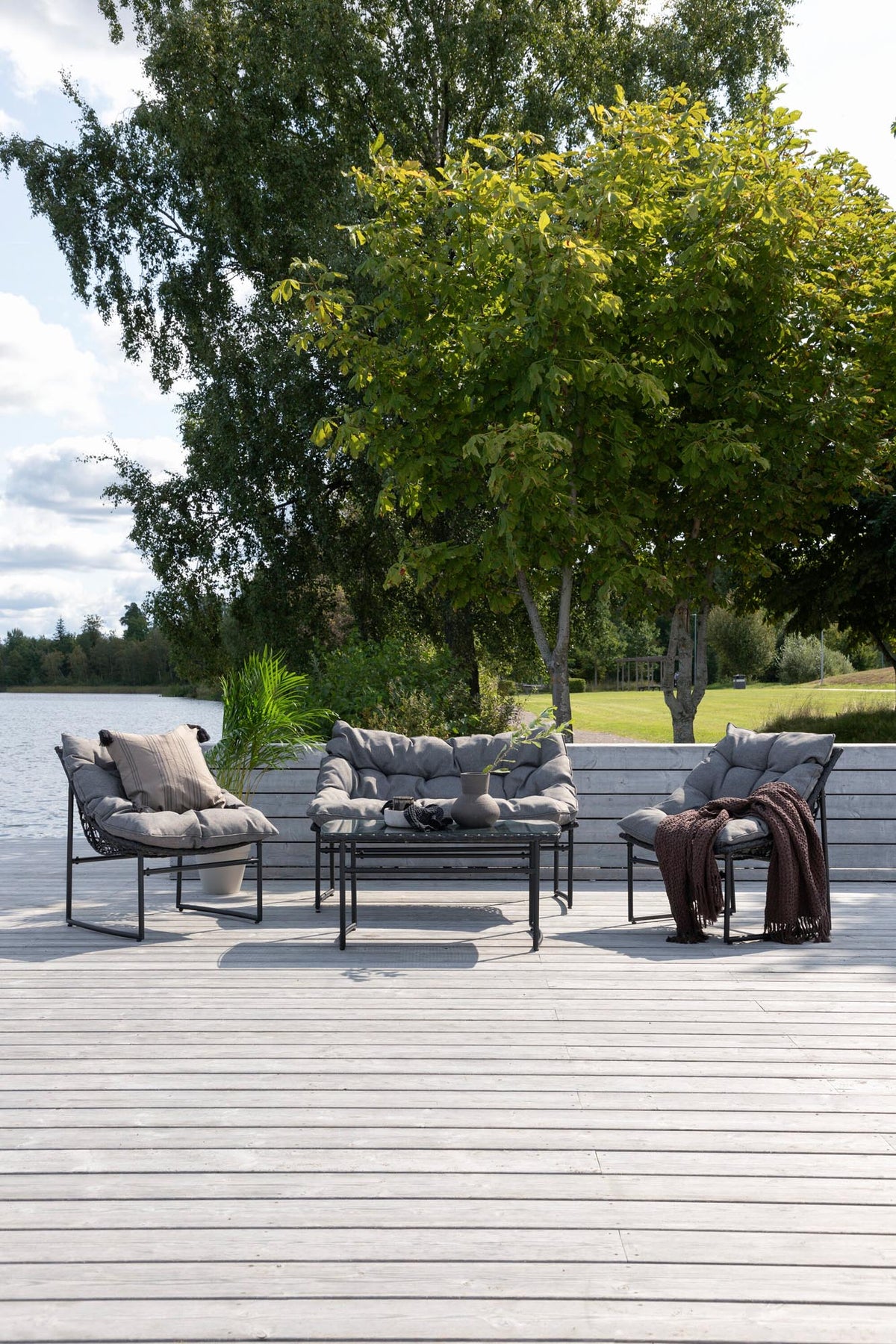 Tina Outdoor Sofa-Set in Schwarz präsentiert im Onlineshop von KAQTU Design AG. Loungeset ist von Venture Home