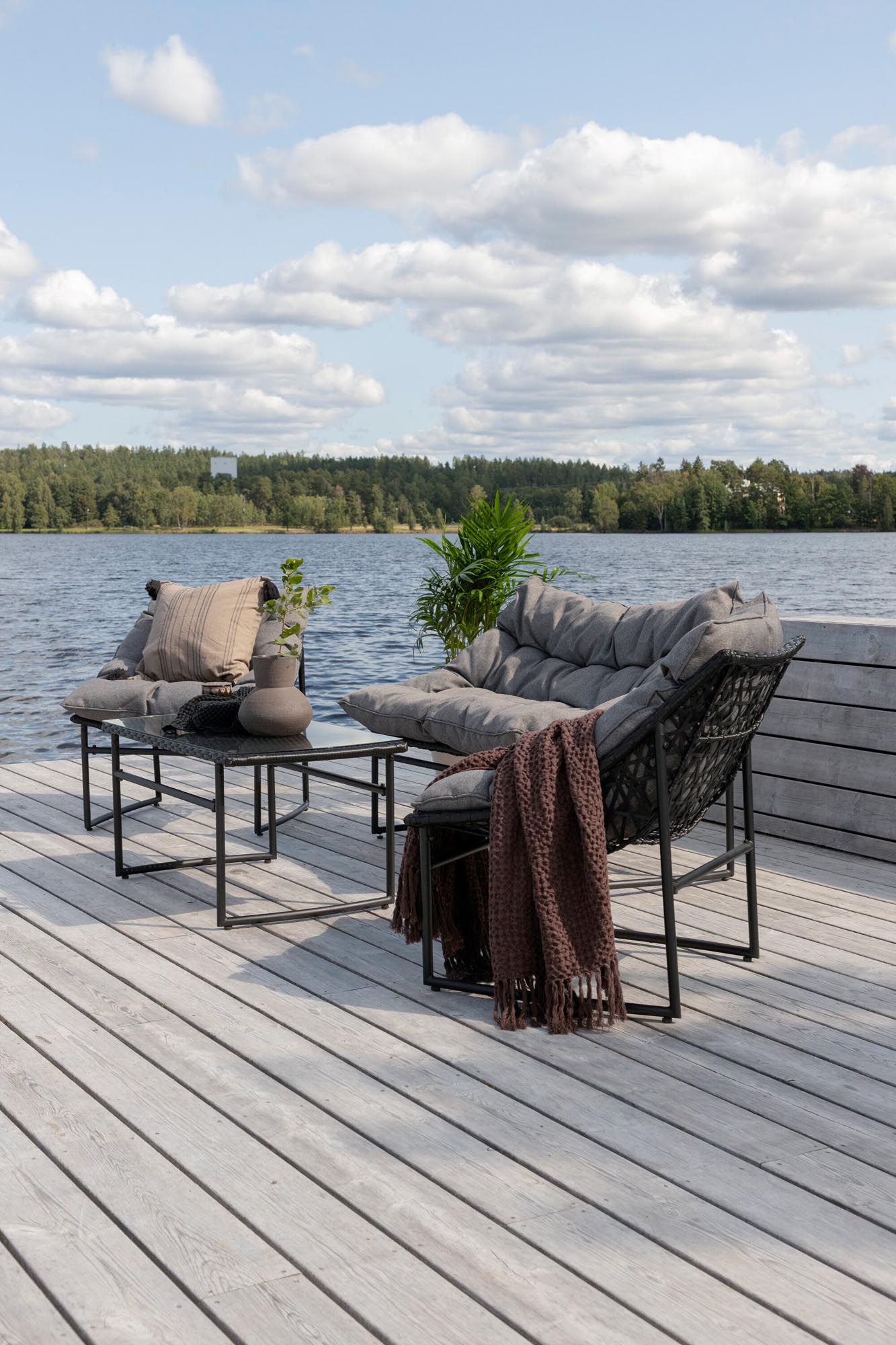 Tina Outdoor Sofa-Set in Weiss präsentiert im Onlineshop von KAQTU Design AG. Loungeset ist von Venture Home