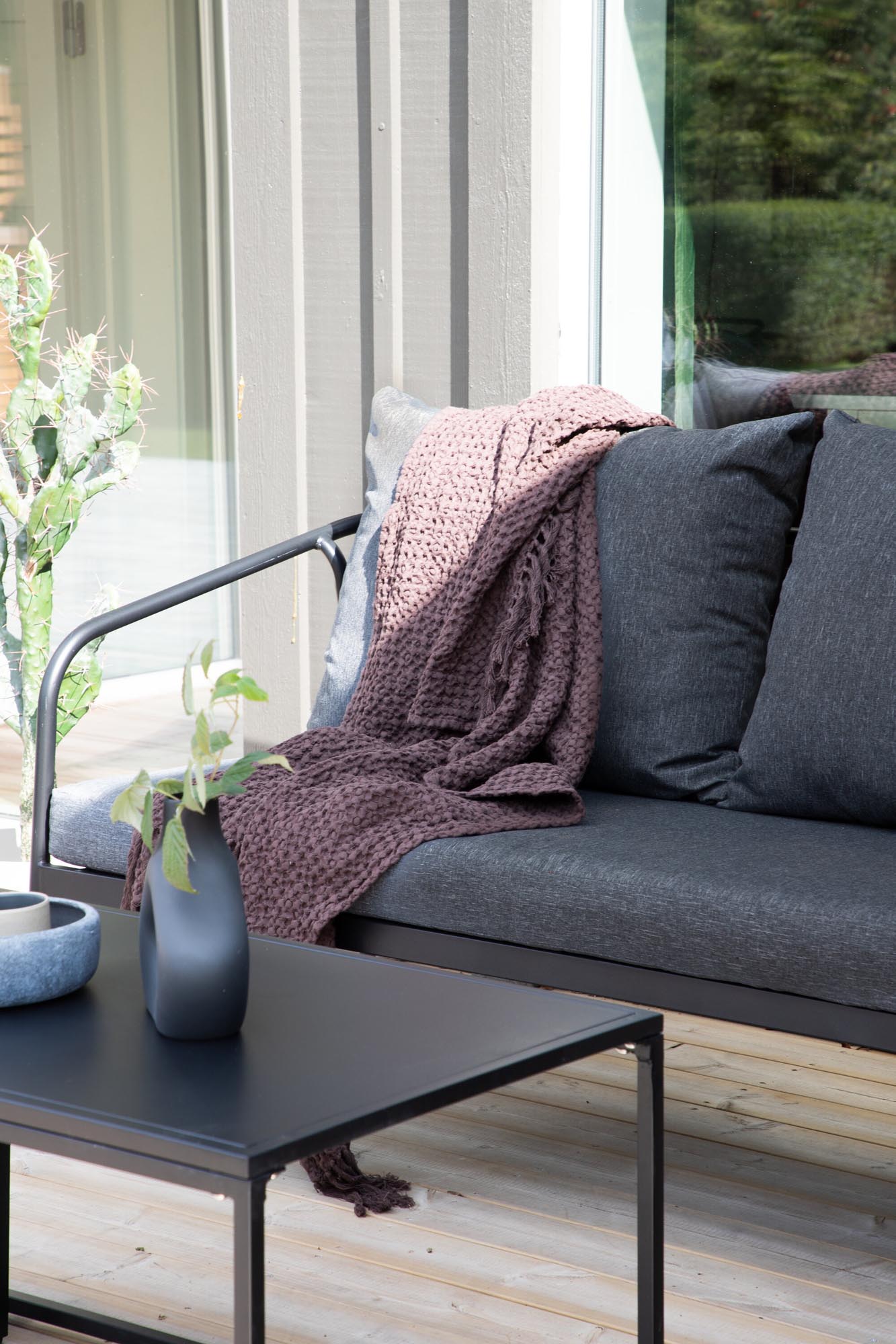 Entdecken Sie die Sopot Sofagarnitur von Venture Home – modernes Design, hoher Komfort und perfekte Ergänzung für Ihre Terrasse!