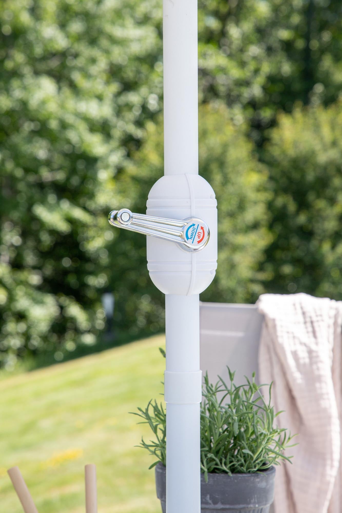 Brecky Outdoor-Tischset 150cm/6St. in Weiss präsentiert im Onlineshop von KAQTU Design AG. Gartentischset ist von Venture Home