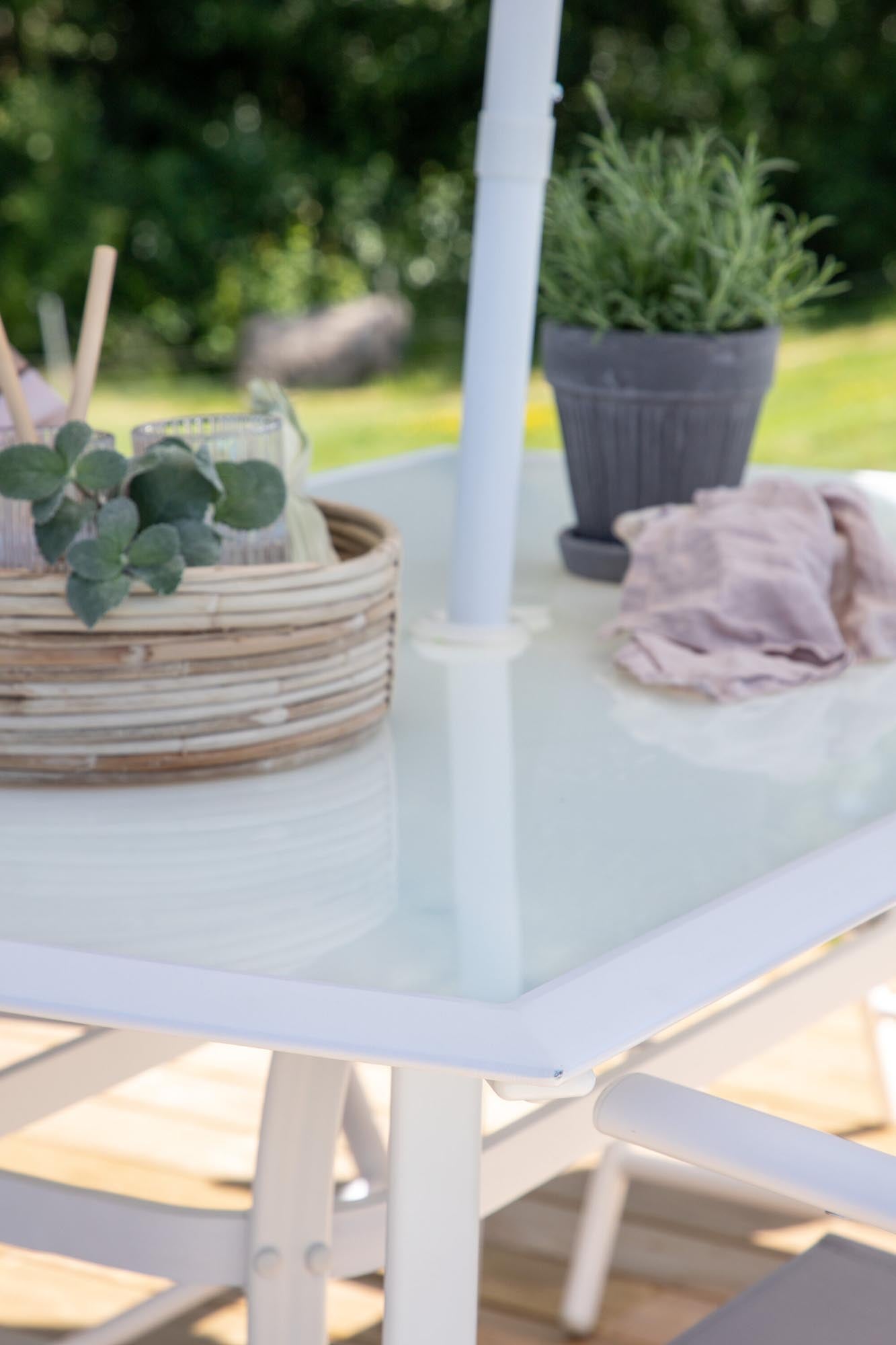Brecky Outdoor-Tischset 150cm/6St. in Weiss präsentiert im Onlineshop von KAQTU Design AG. Gartentischset ist von Venture Home