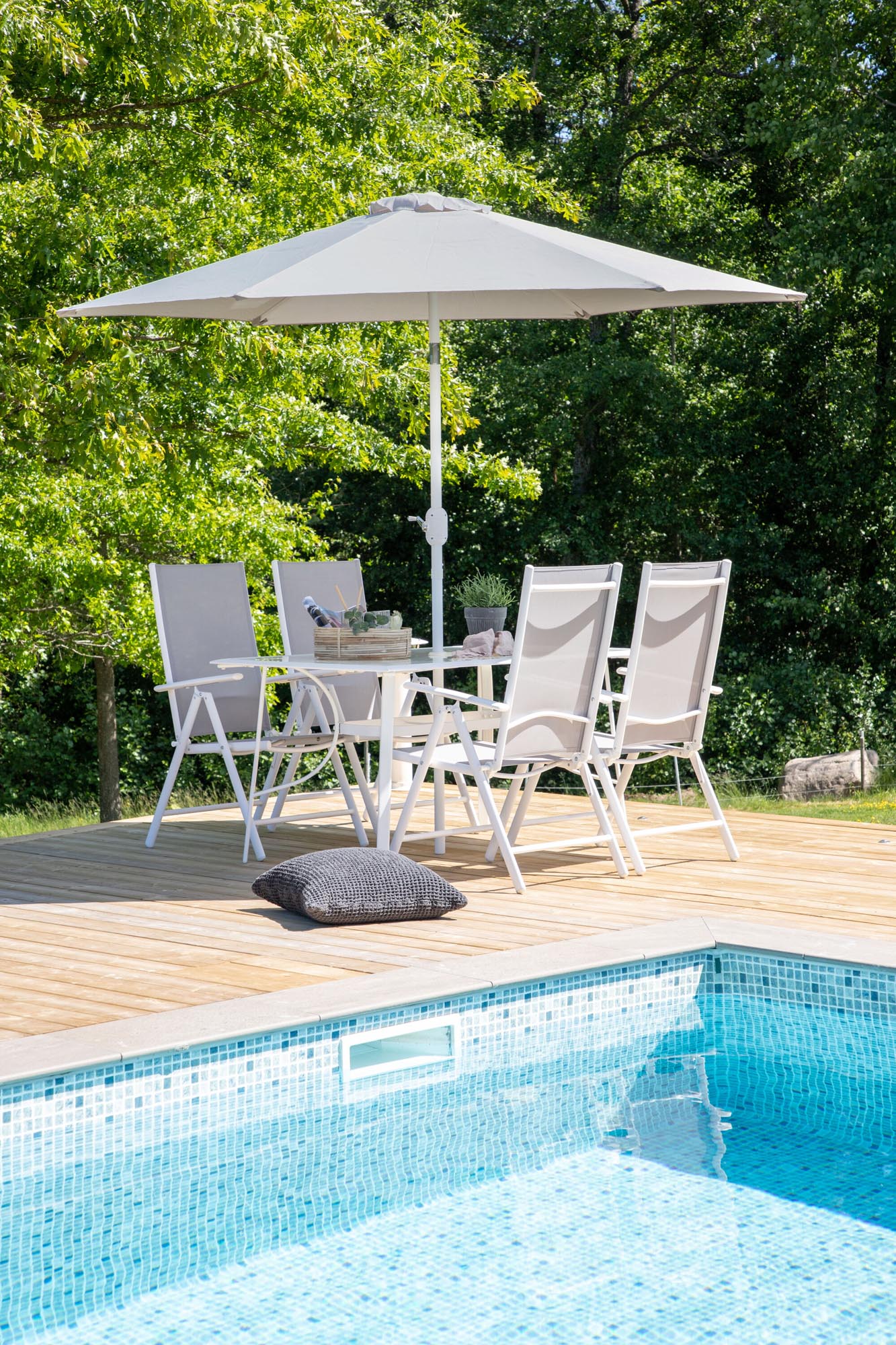 Brecky Outdoor-Tischset 150cm/6St. in Weiss präsentiert im Onlineshop von KAQTU Design AG. Gartentischset ist von Venture Home