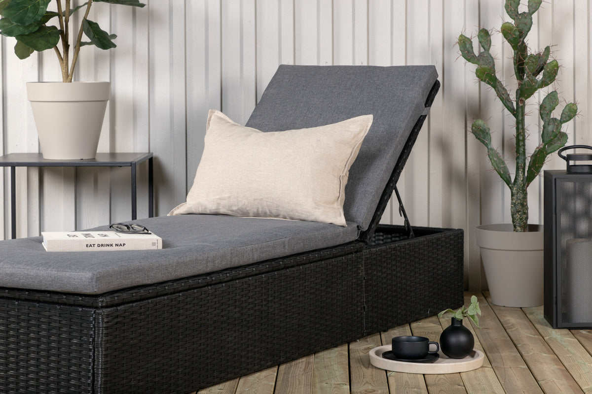 Quad Sonnenlounge in Schwarz präsentiert im Onlineshop von KAQTU Design AG. Liegestuhl ist von Venture Home