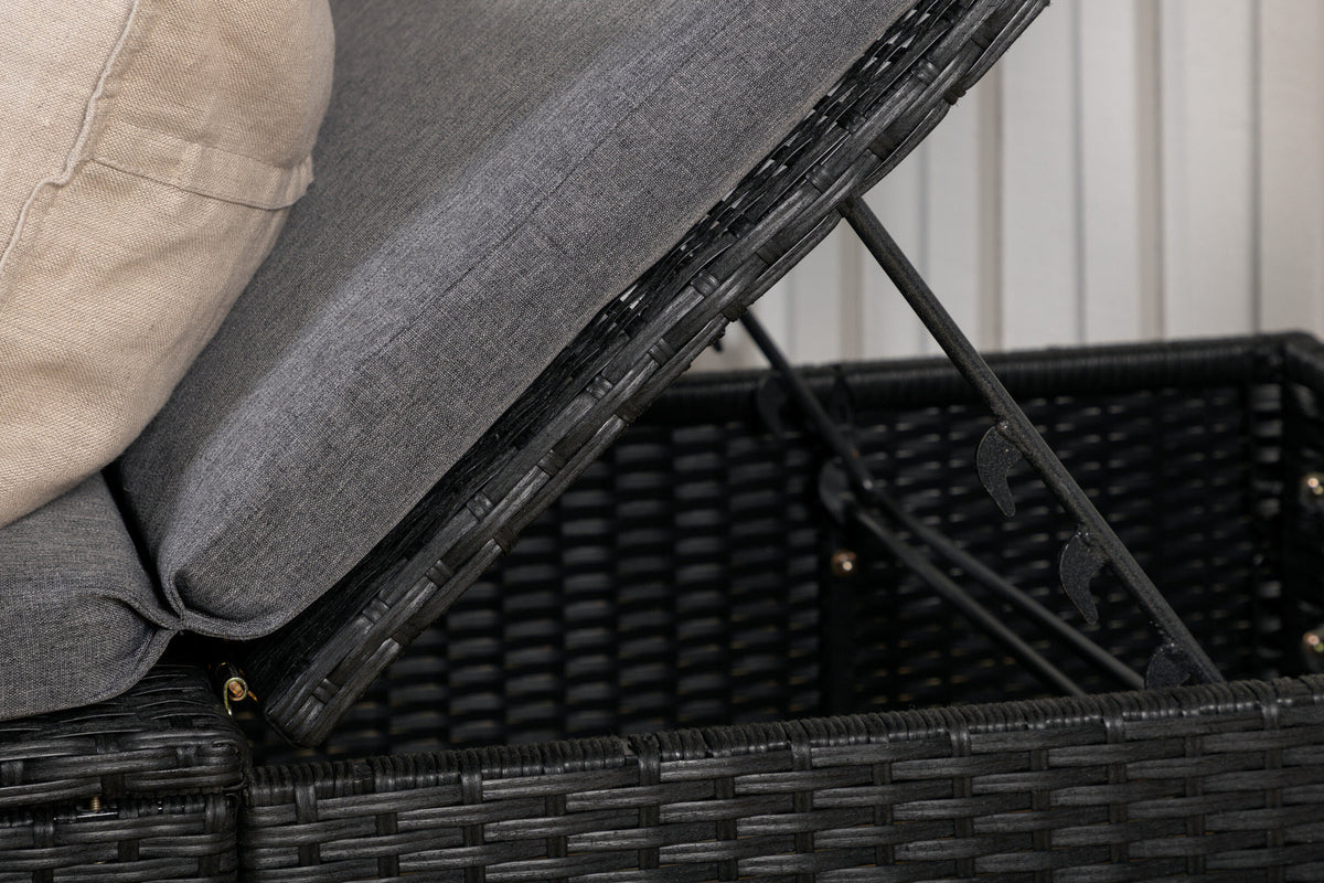 Quad Sonnenlounge in Schwarz präsentiert im Onlineshop von KAQTU Design AG. Liegestuhl ist von Venture Home
