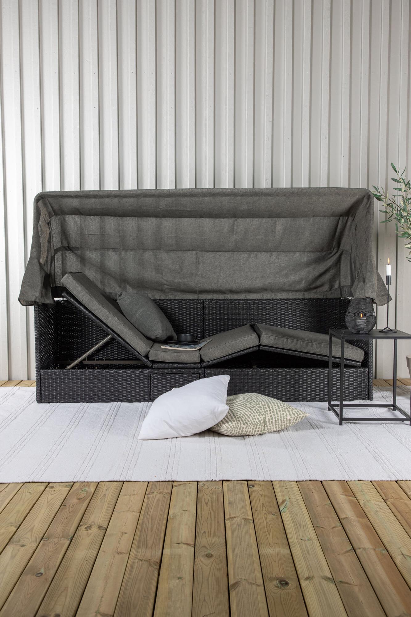 Nopy Sun Lounge von Venture Home: Elegante Liege mit wetterfestem Kunst-Rattan, ideal für entspannte Stunden im Freien.
