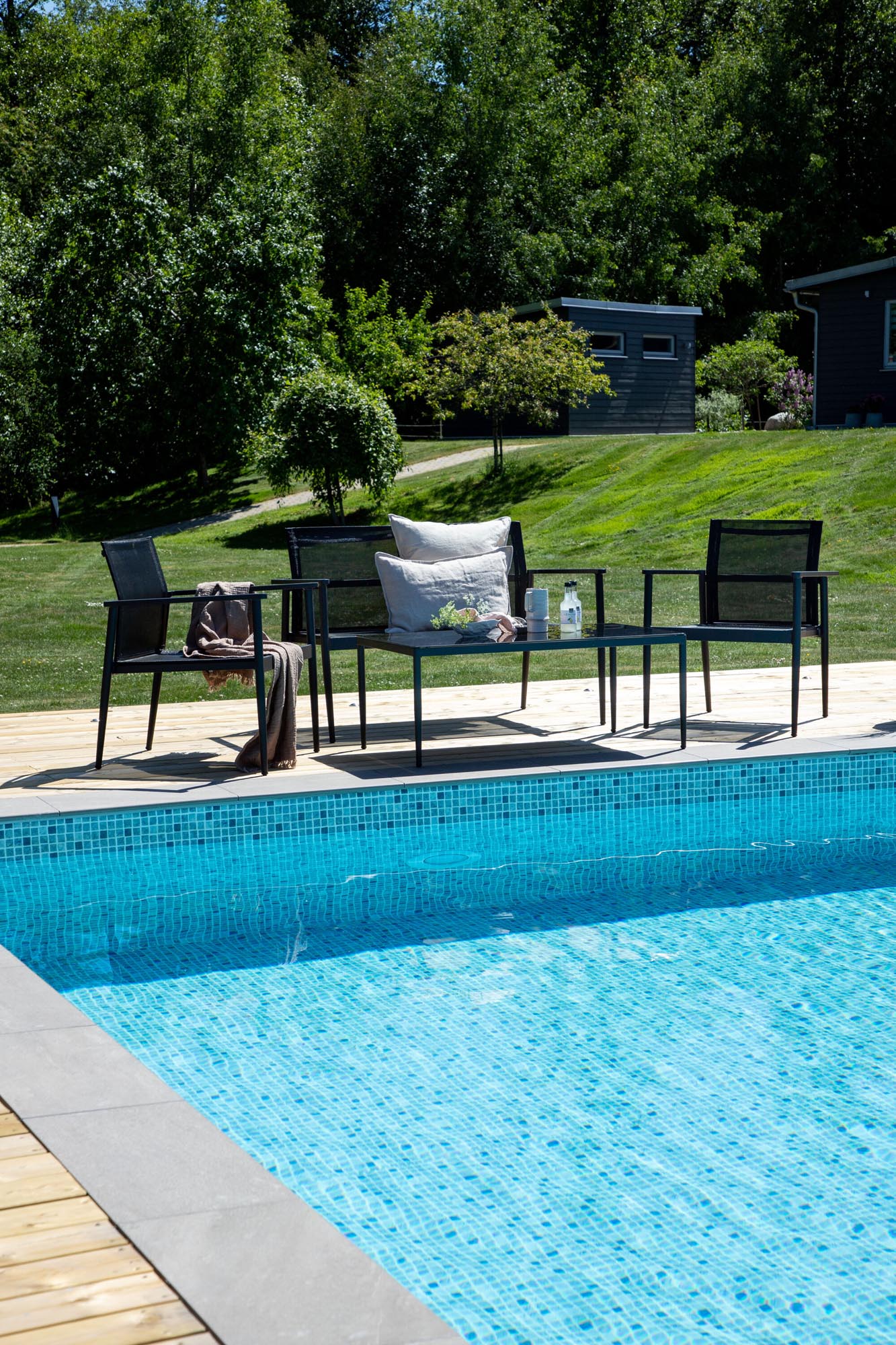 Stylisches Break Sofa Outdoorset 90cm von Venture Home: Ideal für Balkon und Garten, robust, komfortabel und pflegeleicht.