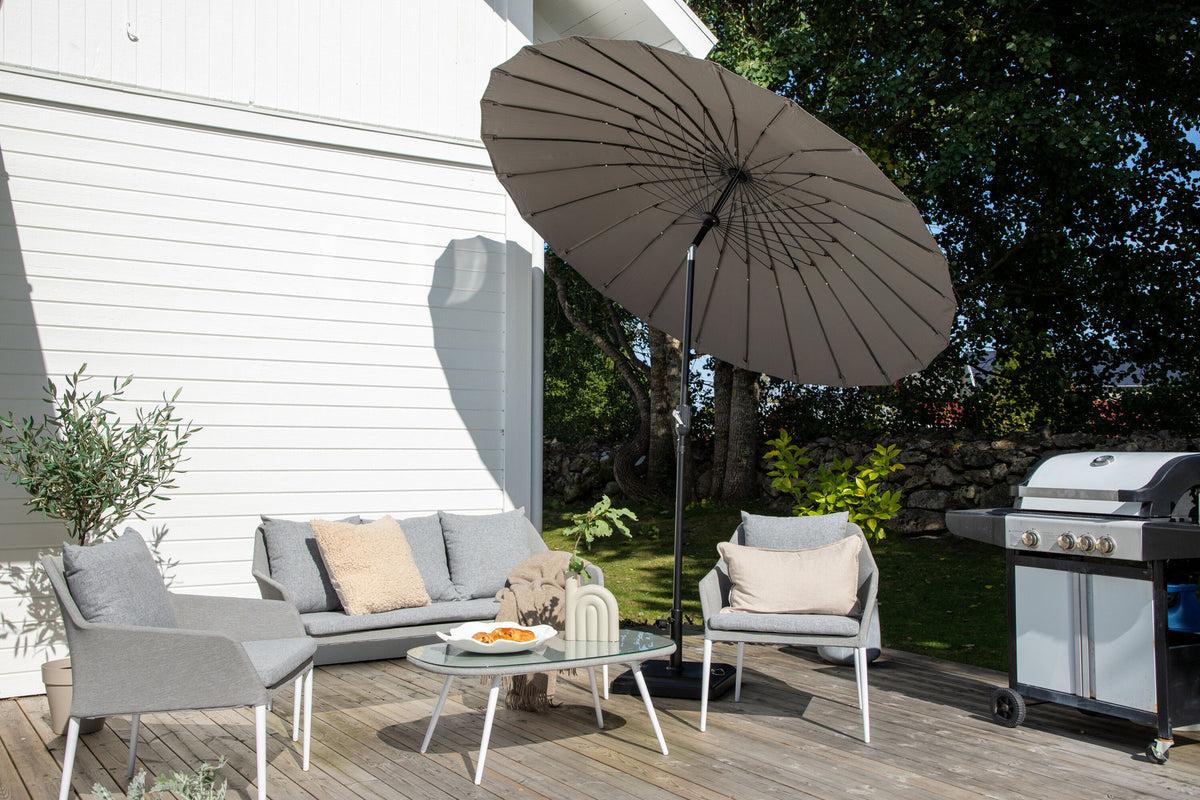 Palmetto Sonnenschirm in Grau präsentiert im Onlineshop von KAQTU Design AG. Sonnenschirm ist von Venture Home