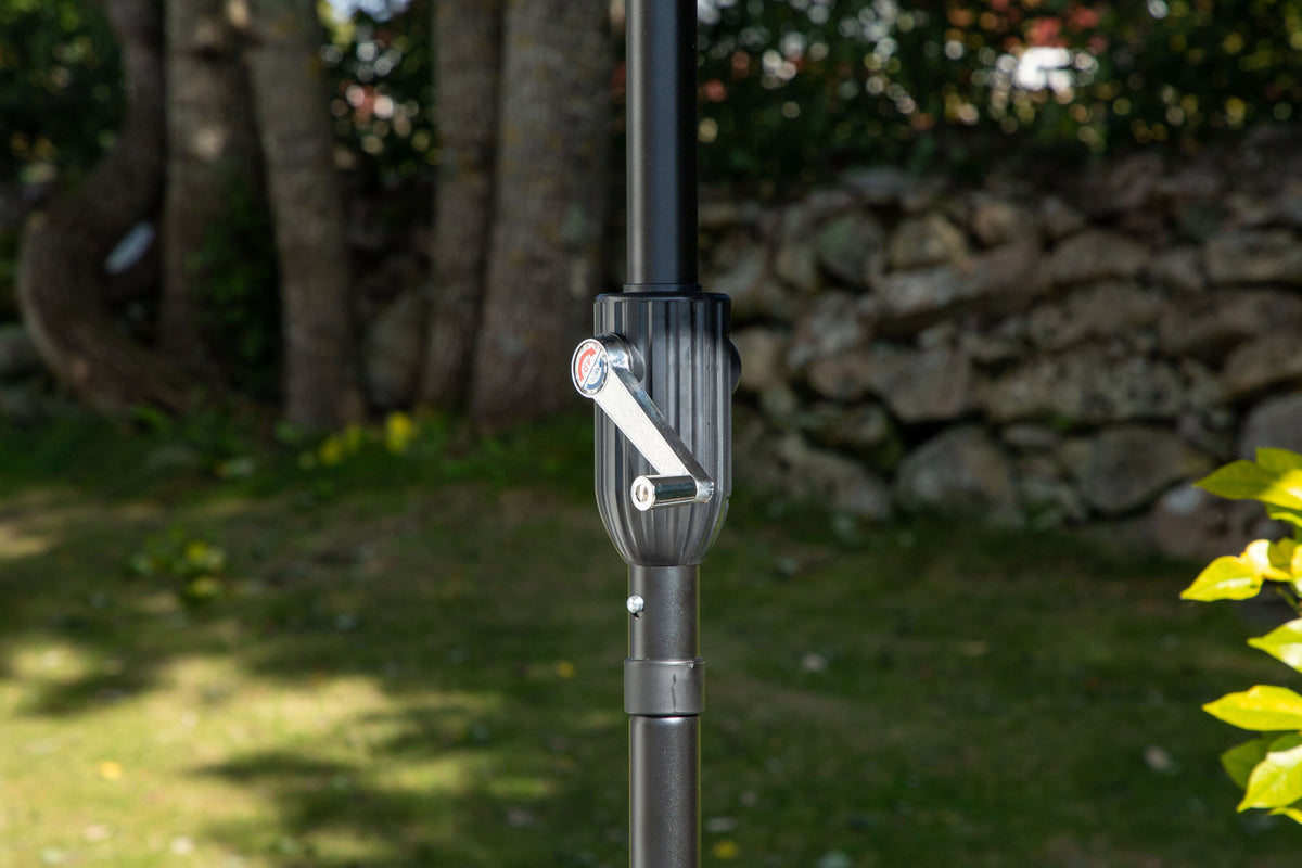 Palmetto Sonnenschirm in Grau präsentiert im Onlineshop von KAQTU Design AG. Sonnenschirm ist von Venture Home