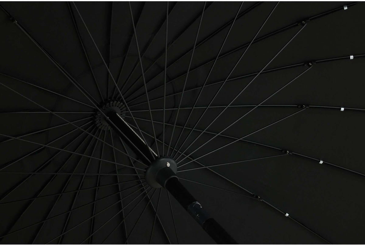 Palmetto Sonnenschirm in Schwarz präsentiert im Onlineshop von KAQTU Design AG. Sonnenschirm ist von Venture Home