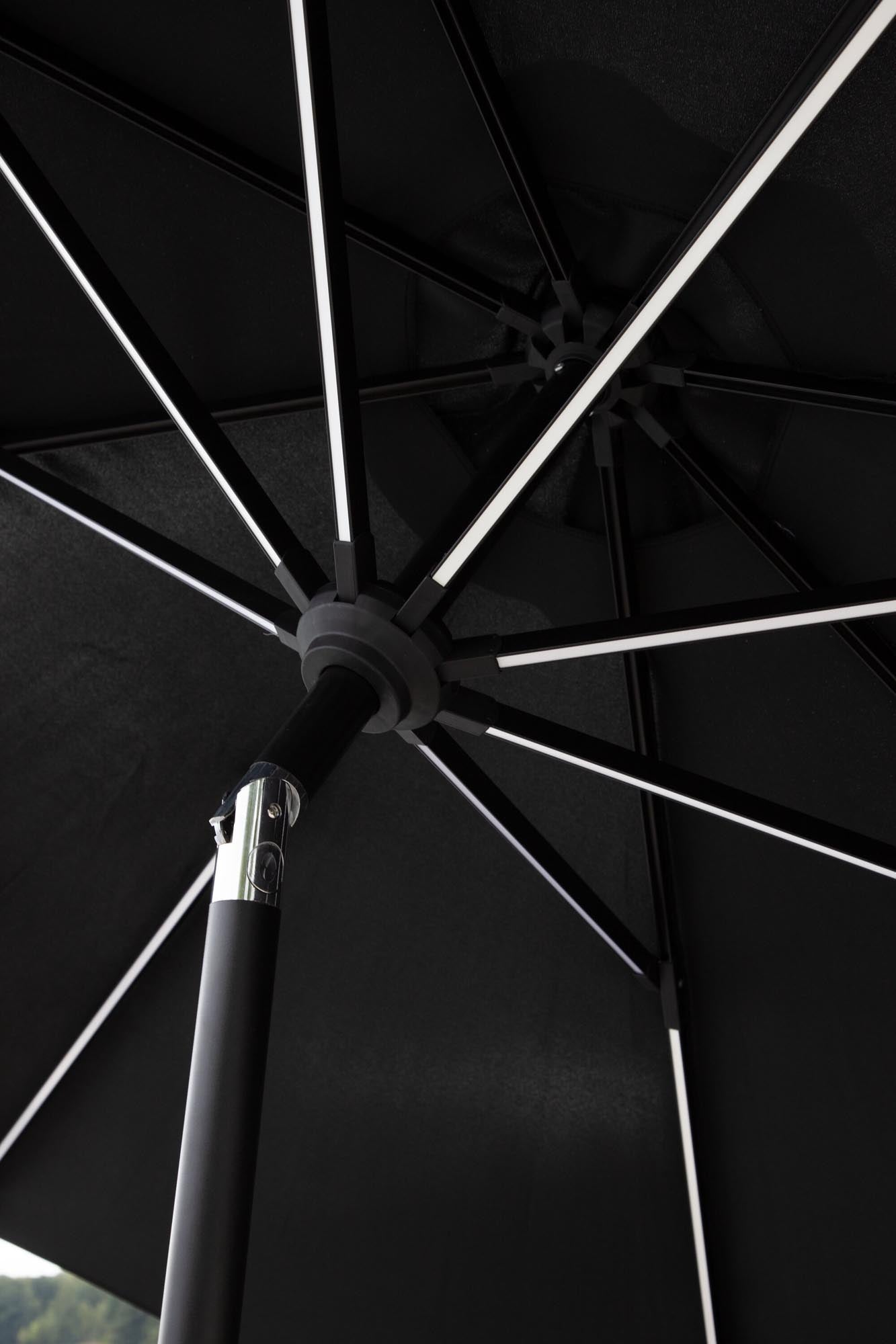 Genießen Sie schattige Momente mit dem stilvollen Sabal Sonnenschirm von Venture Home. Mit 270 cm Durchmesser, robustem UV-beständigem Stoff und stimmungsvoller LED-Beleuchtung ist er perfekt für Ihren Garten.