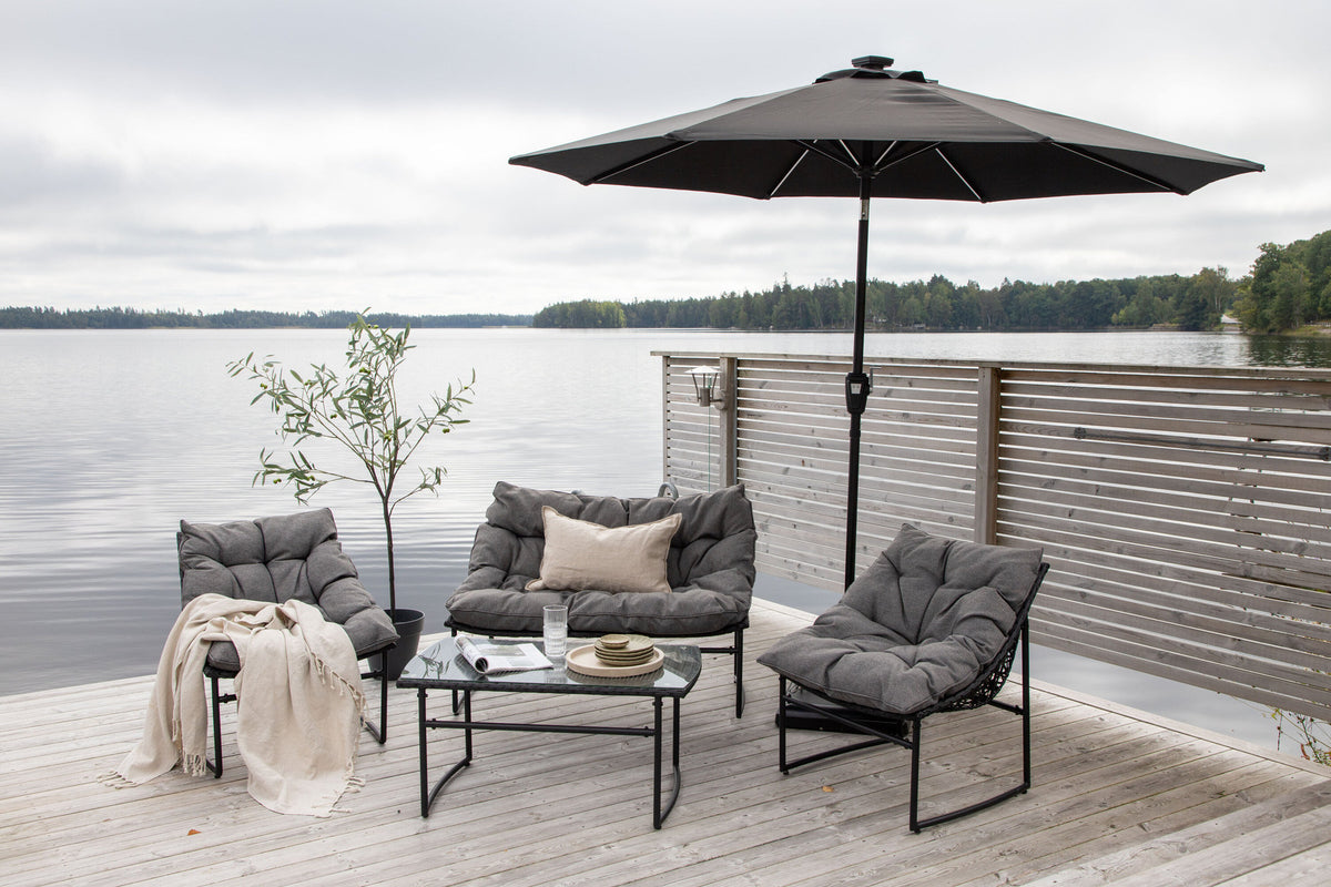 Sabal Sonnenschirm in Schwarz präsentiert im Onlineshop von KAQTU Design AG. Sonnenschirm ist von Venture Home