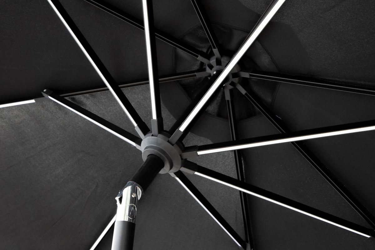 Sabal Sonnenschirm in Schwarz präsentiert im Onlineshop von KAQTU Design AG. Sonnenschirm ist von Venture Home