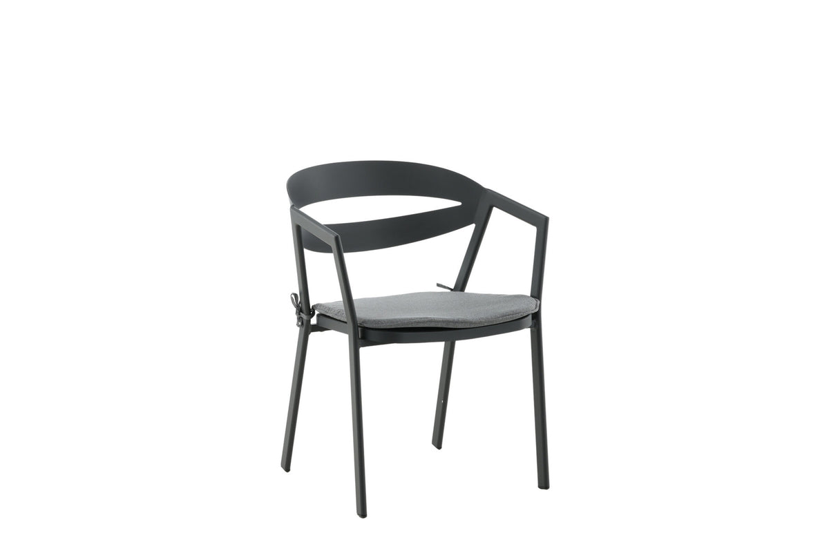 Slit Stuhl in Schwarz präsentiert im Onlineshop von KAQTU Design AG. Gartenstuhl mit Armlehnen ist von Venture Home