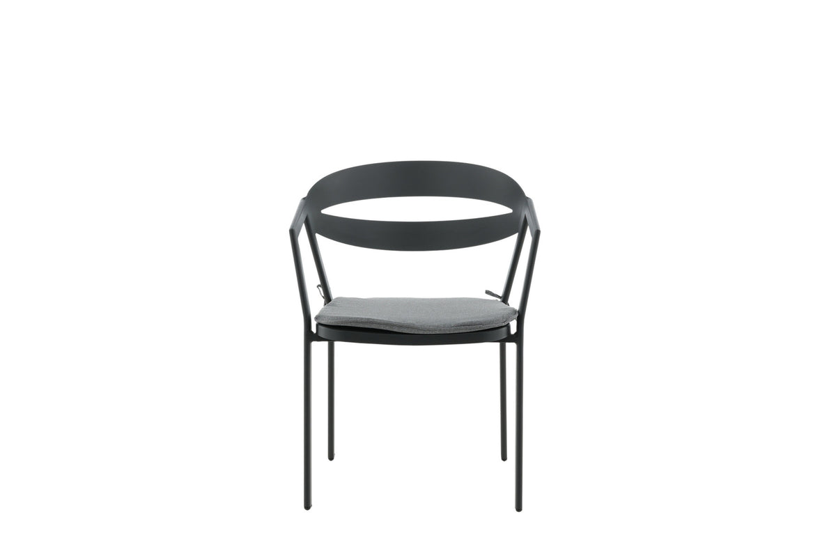 Slit Stuhl in Schwarz präsentiert im Onlineshop von KAQTU Design AG. Gartenstuhl mit Armlehnen ist von Venture Home