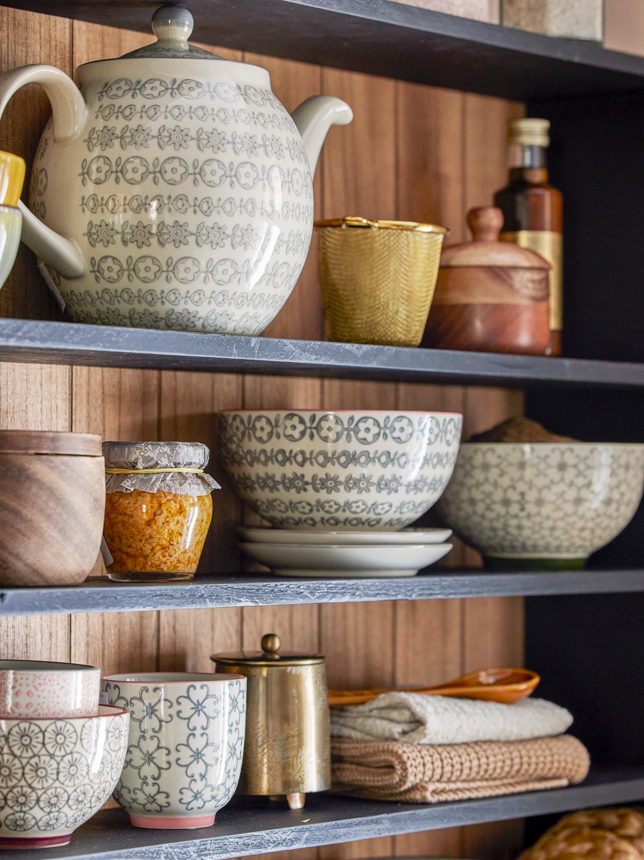 Die Cécile Schale von Bloomingville vereint skandinavisches Design mit Funktionalität. Ideal für Speisen und als stilvolles Deko-Element.