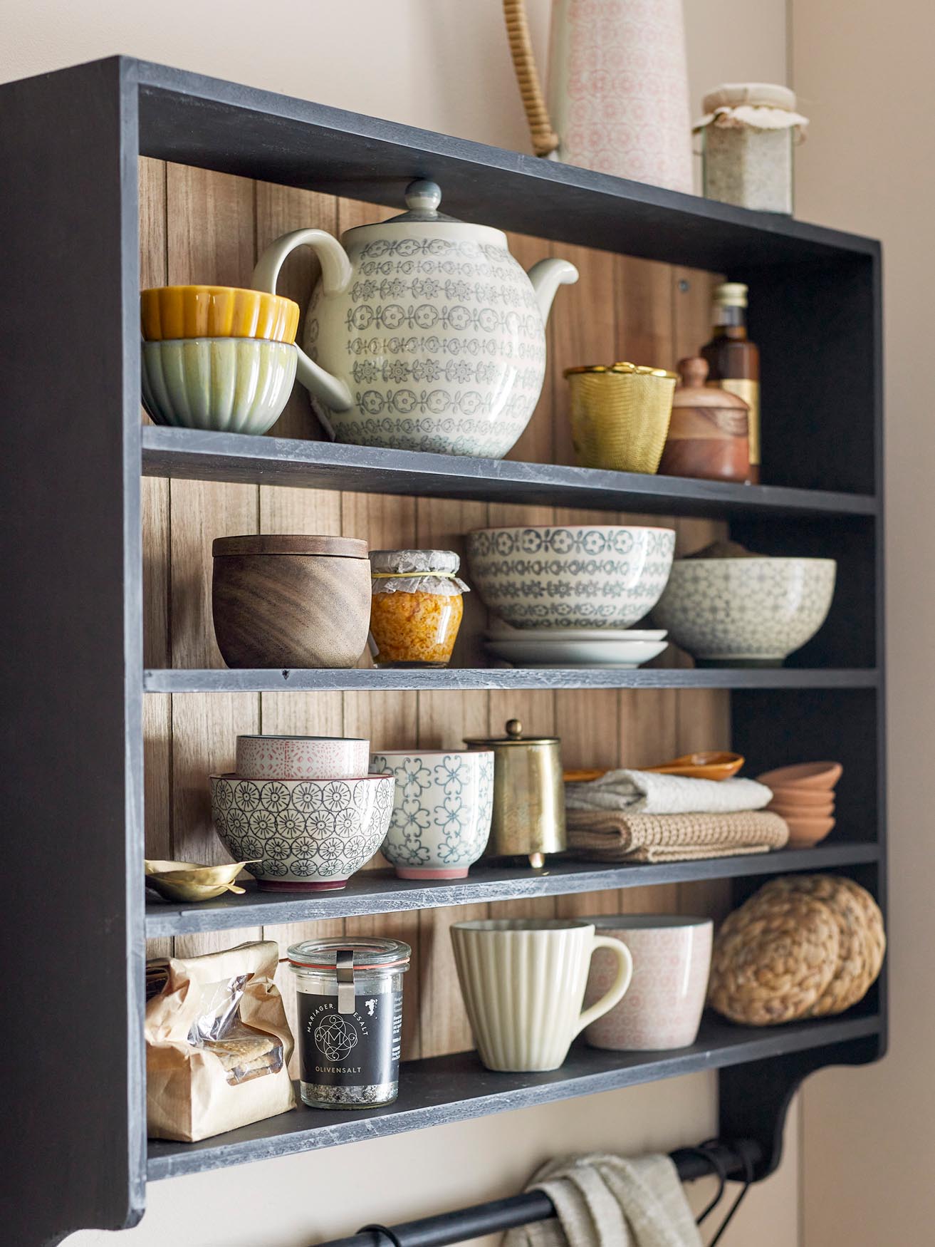 Stilvolle graue Steingut-Teekanne Karine von Bloomingville.