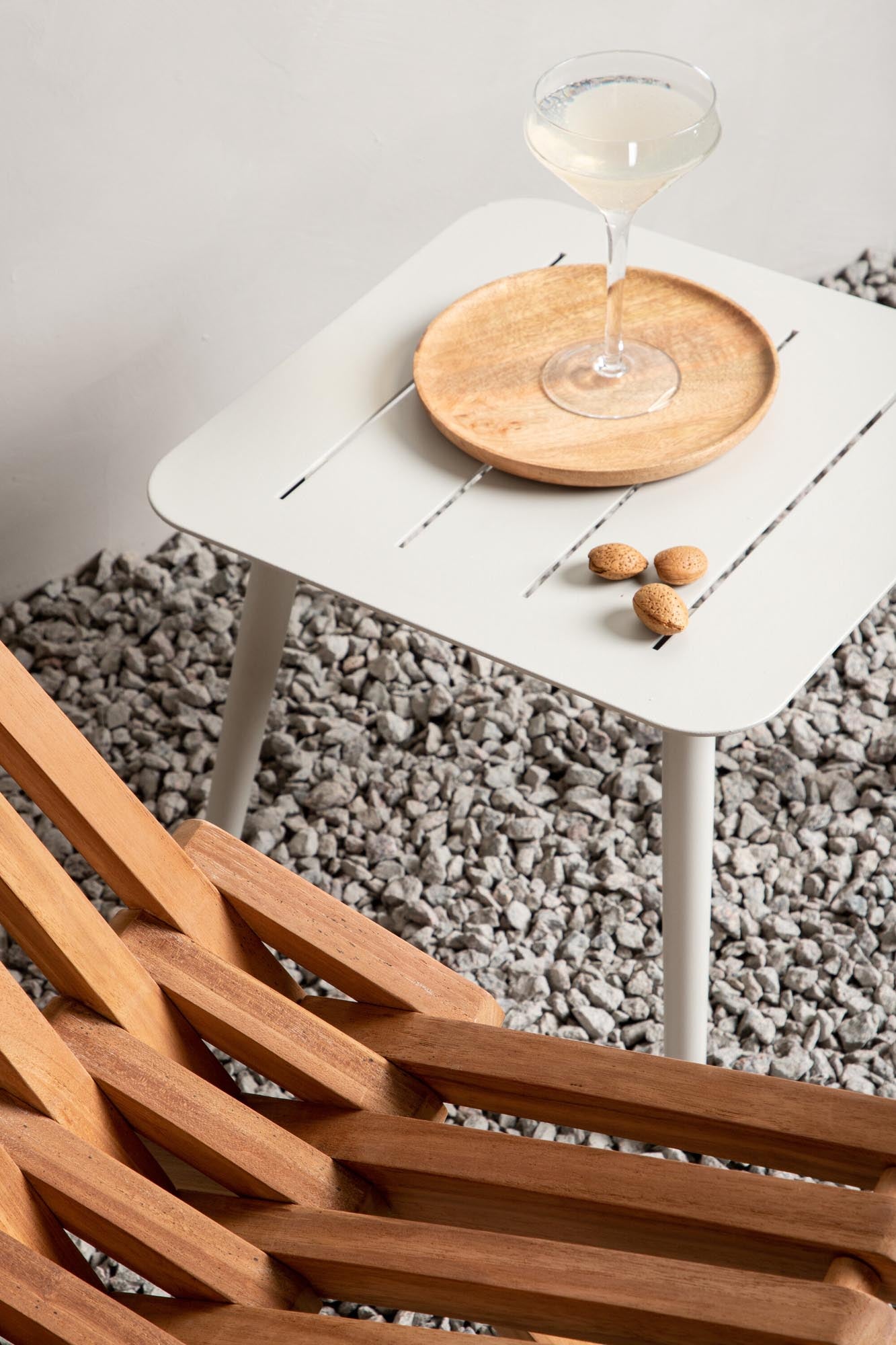 Kenya Lounge Chair in Gold präsentiert im Onlineshop von KAQTU Design AG. Outdoor-Sessel ist von Venture Home