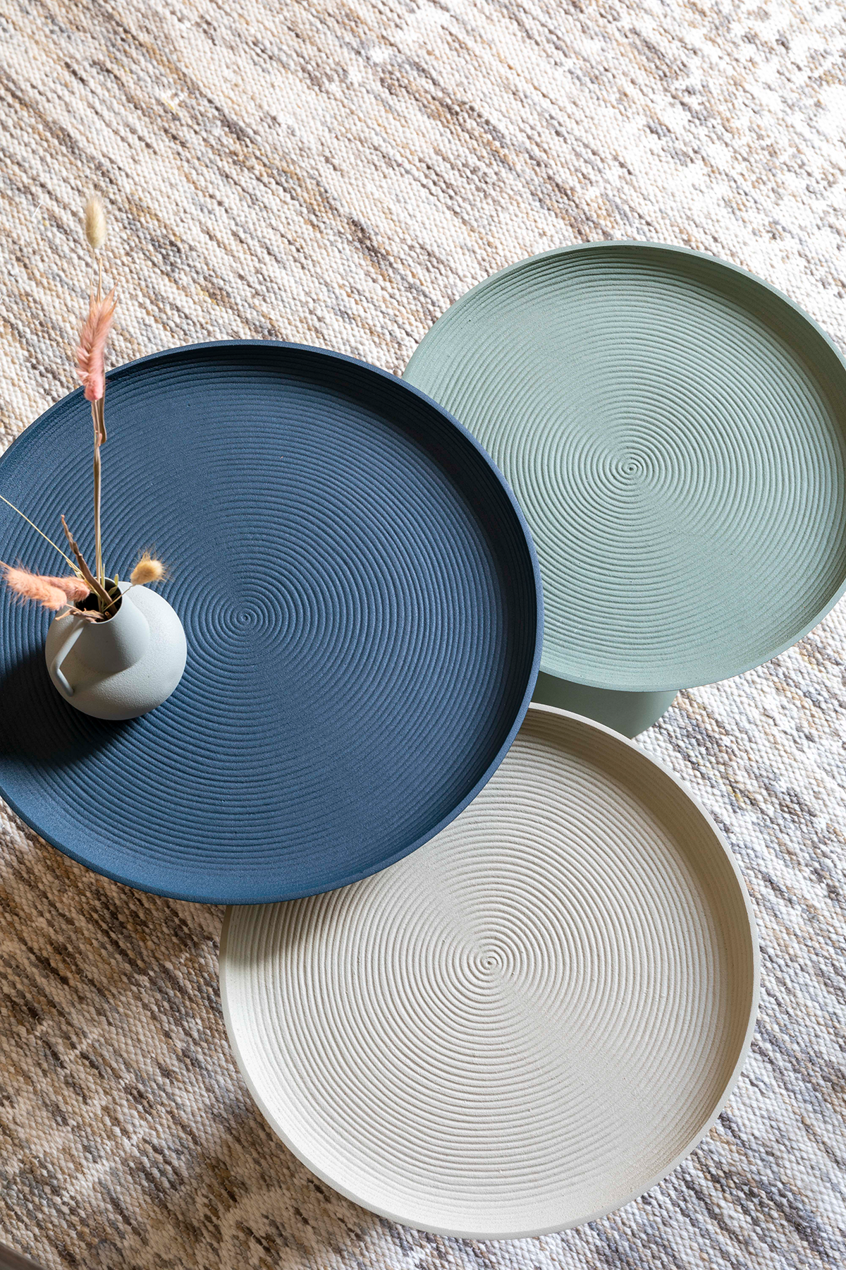 Der stilvolle Beistelltisch Ringar von White Label Living vereint modernes Design mit Funktionalität. Ideal für jeden Raum.