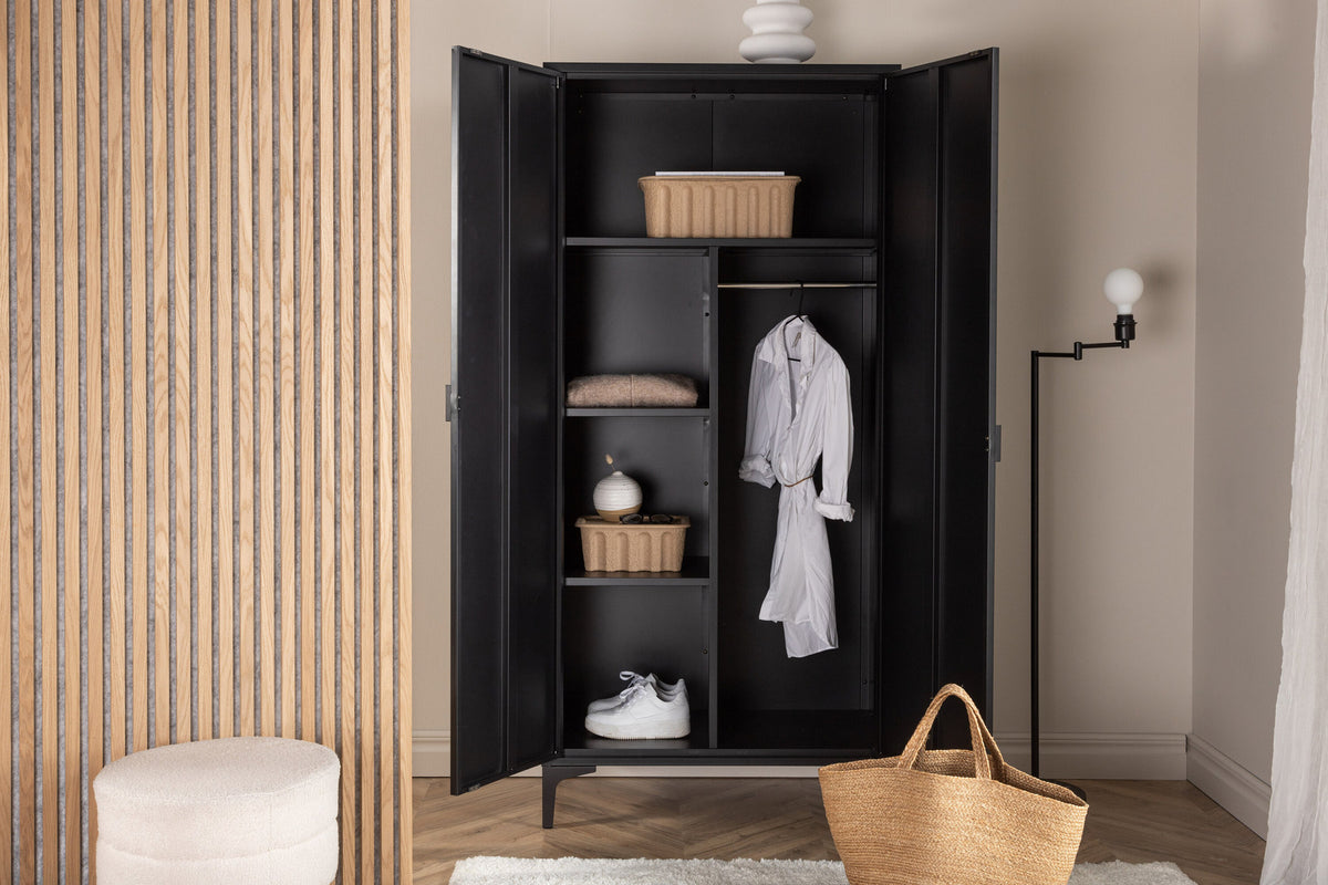 Piring Wardrobe in Schwarz präsentiert im Onlineshop von KAQTU Design AG. Drehtürenschrank ist von Venture Home