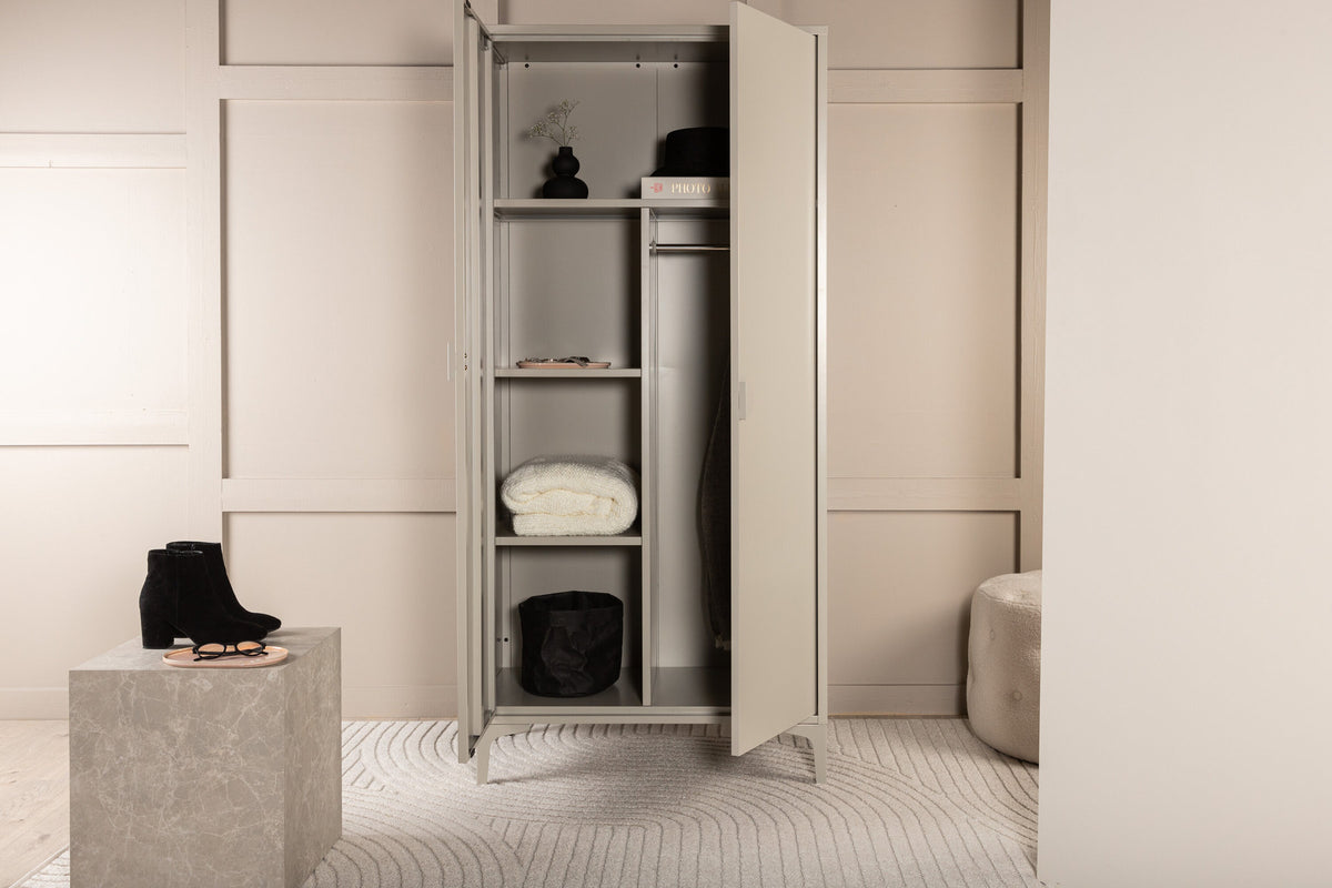 Piring Wardrobe in Beige präsentiert im Onlineshop von KAQTU Design AG. Drehtürenschrank ist von Venture Home