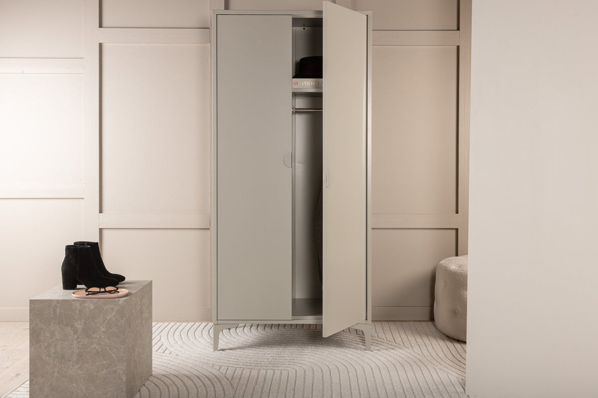 Piring Wardrobe in Beige präsentiert im Onlineshop von KAQTU Design AG. Drehtürenschrank ist von Venture Home