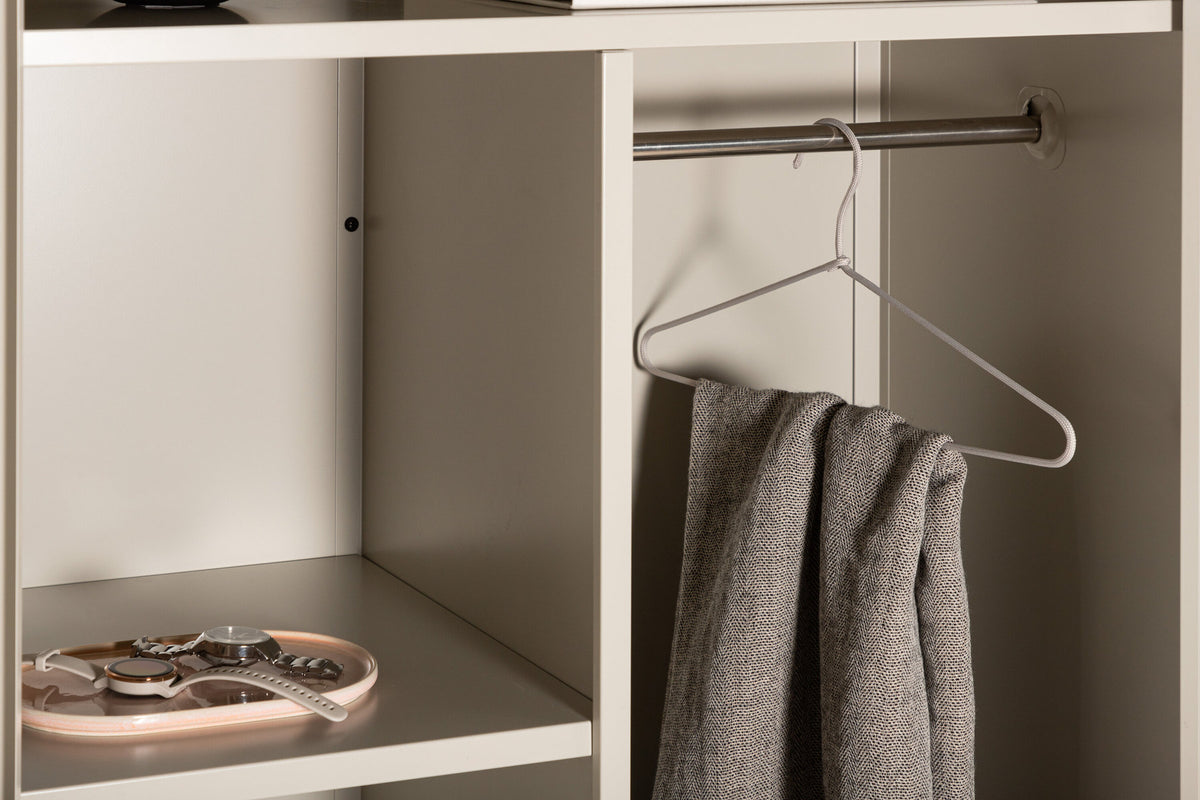 Piring Wardrobe in Beige präsentiert im Onlineshop von KAQTU Design AG. Drehtürenschrank ist von Venture Home
