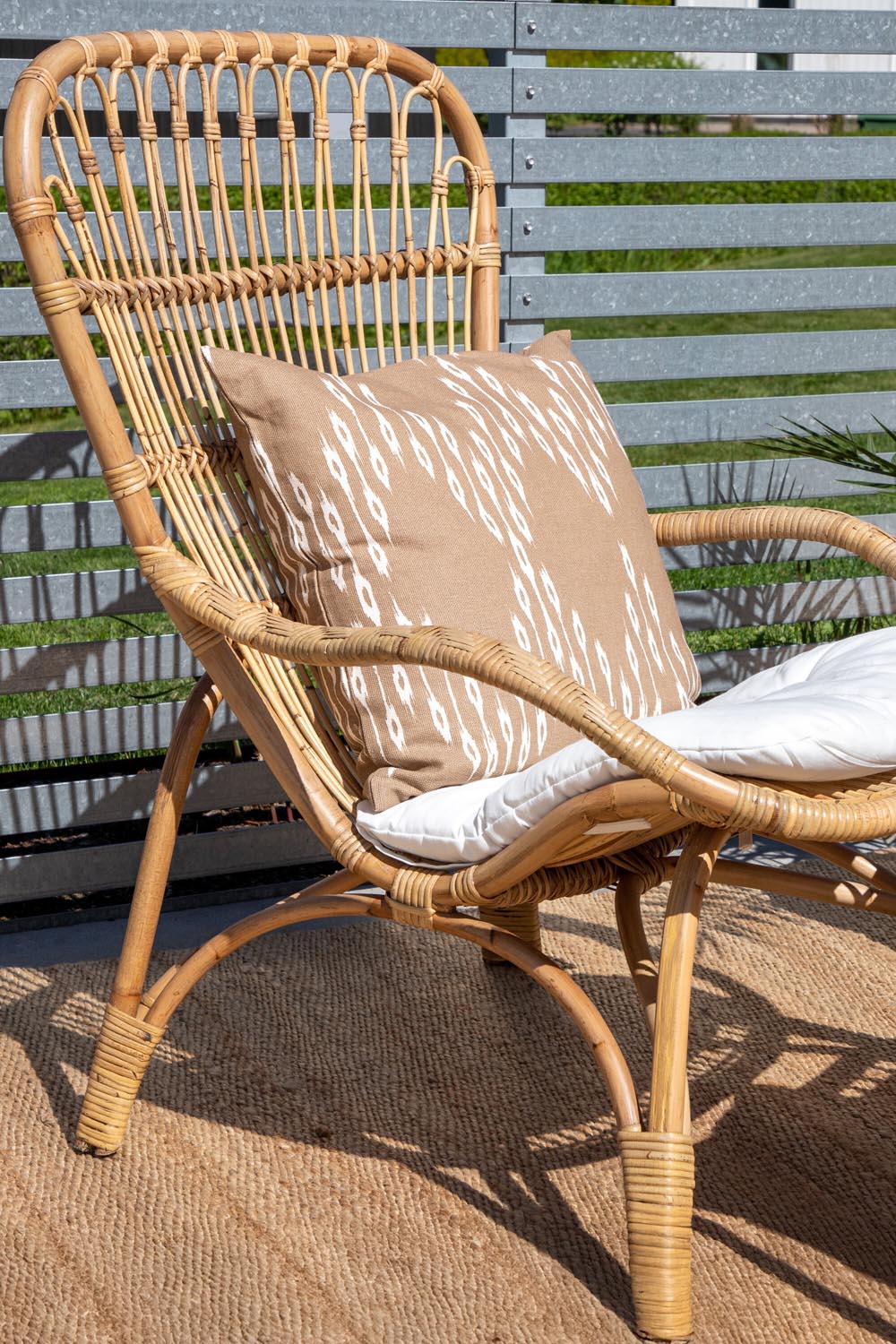 Ella Loungestuhl in Offwhite präsentiert im Onlineshop von KAQTU Design AG. Outdoor-Sessel ist von Venture Home