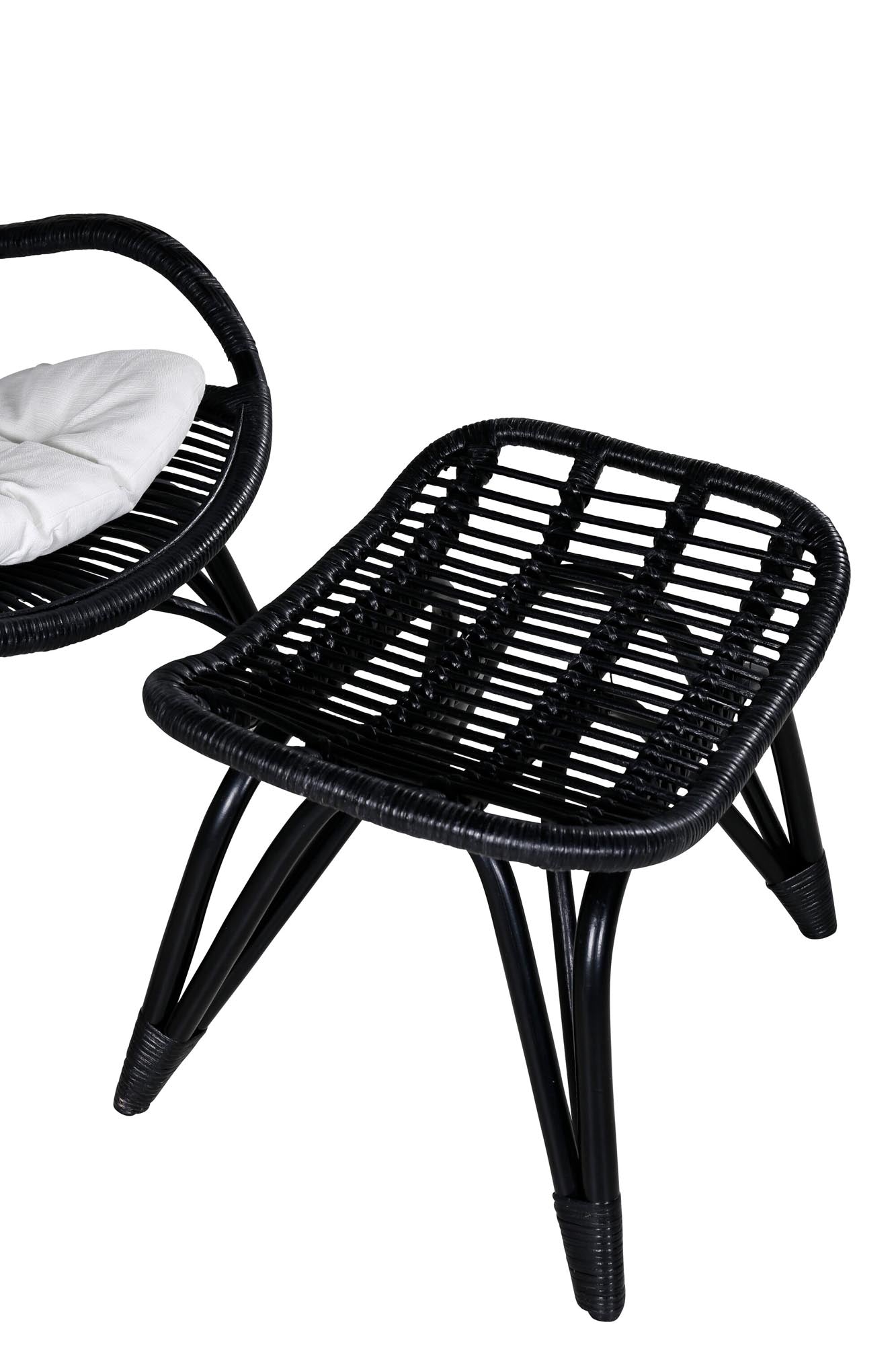 Der Ella Lounge Stuhl von Venture Home bietet zeitgemässen Stil und Bequemlichkeit für moderne und elegante Wohnbereiche.