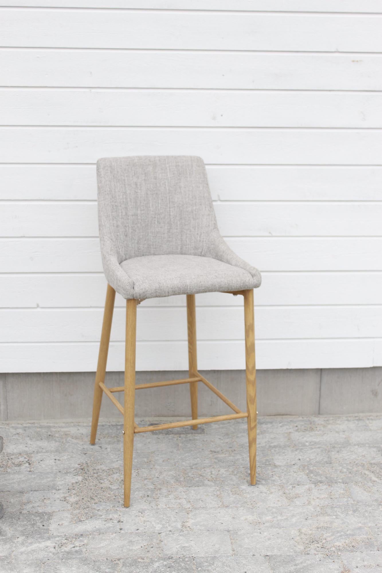 Plaza Barstuhl in Hellgrau präsentiert im Onlineshop von KAQTU Design AG. Barstuhl ist von Venture Home