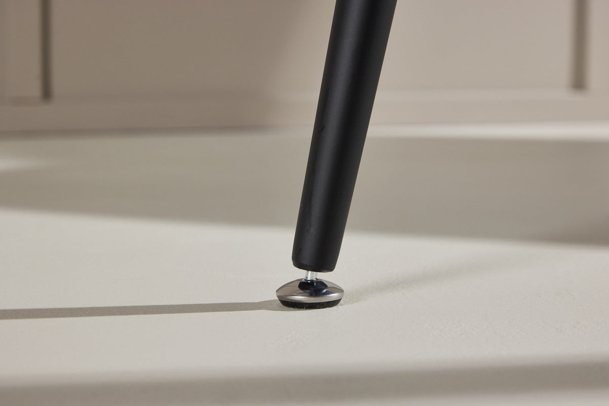 Plaza Tisch in Schwarz präsentiert im Onlineshop von KAQTU Design AG. Esstisch ist von Venture Home