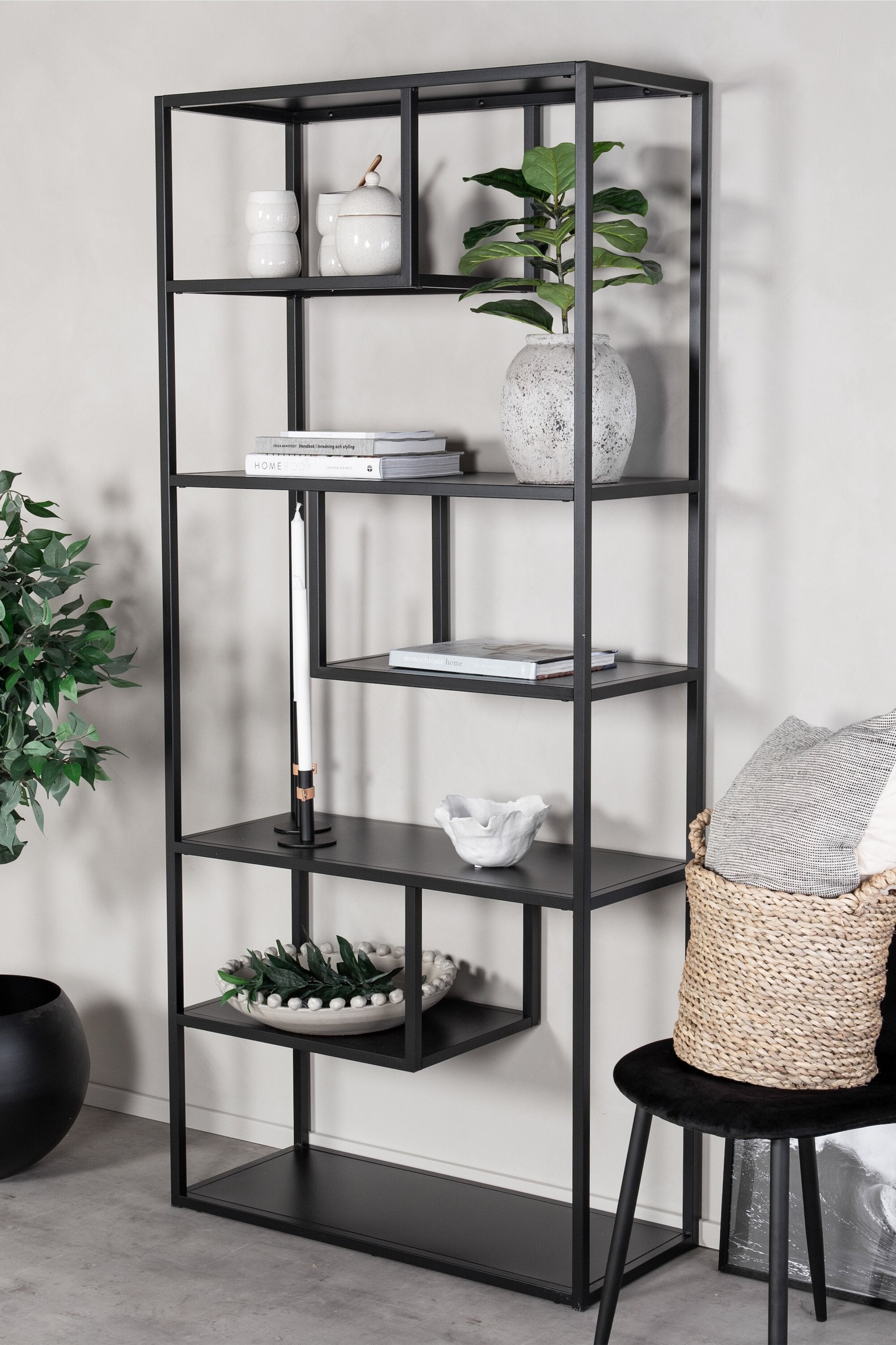 Staal Regal in Schwarz präsentiert im Onlineshop von KAQTU Design AG. Standregal ist von Venture Home