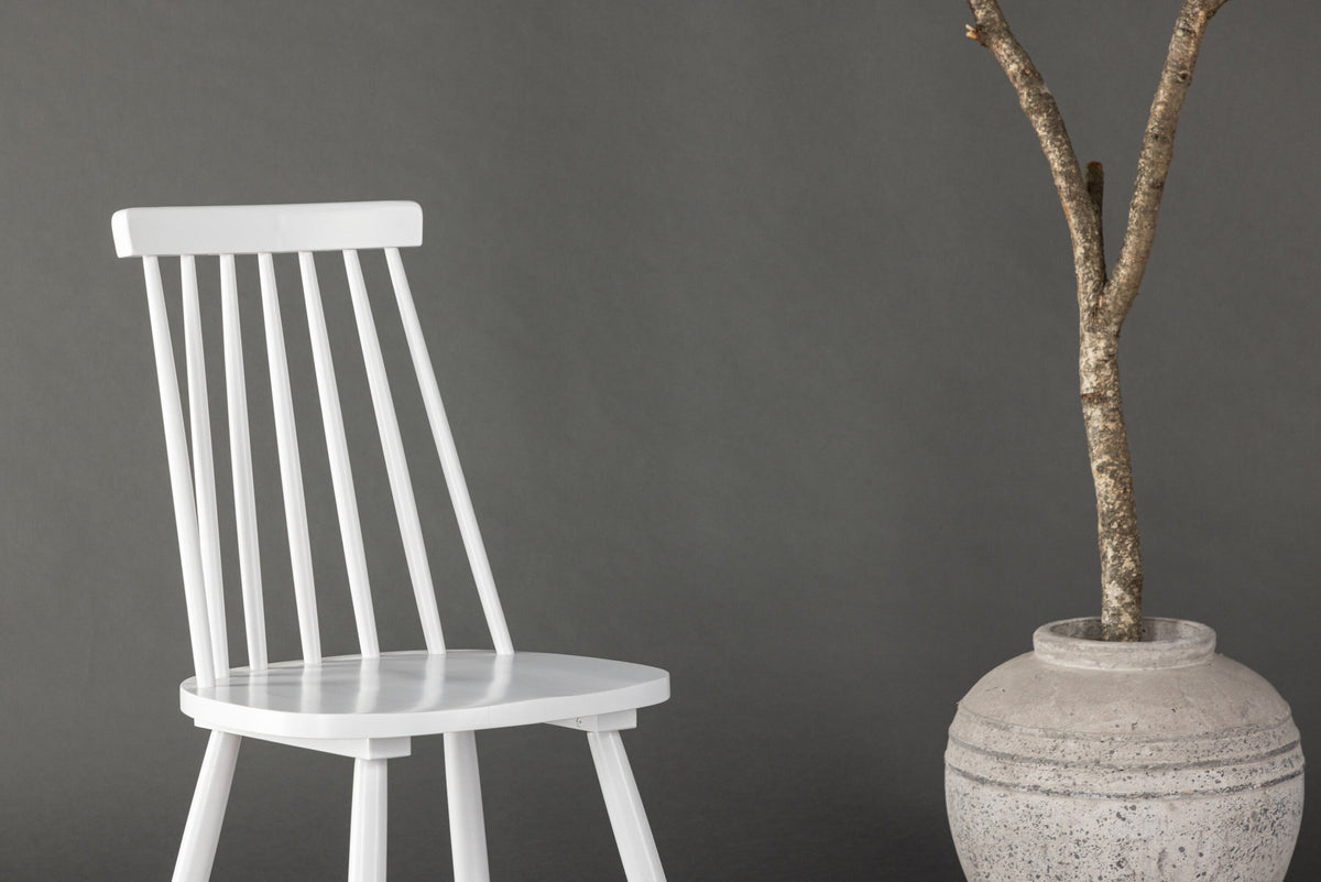 Lönneberga Esszimmerstuhl in Weiss präsentiert im Onlineshop von KAQTU Design AG. Stuhl ist von Venture Home