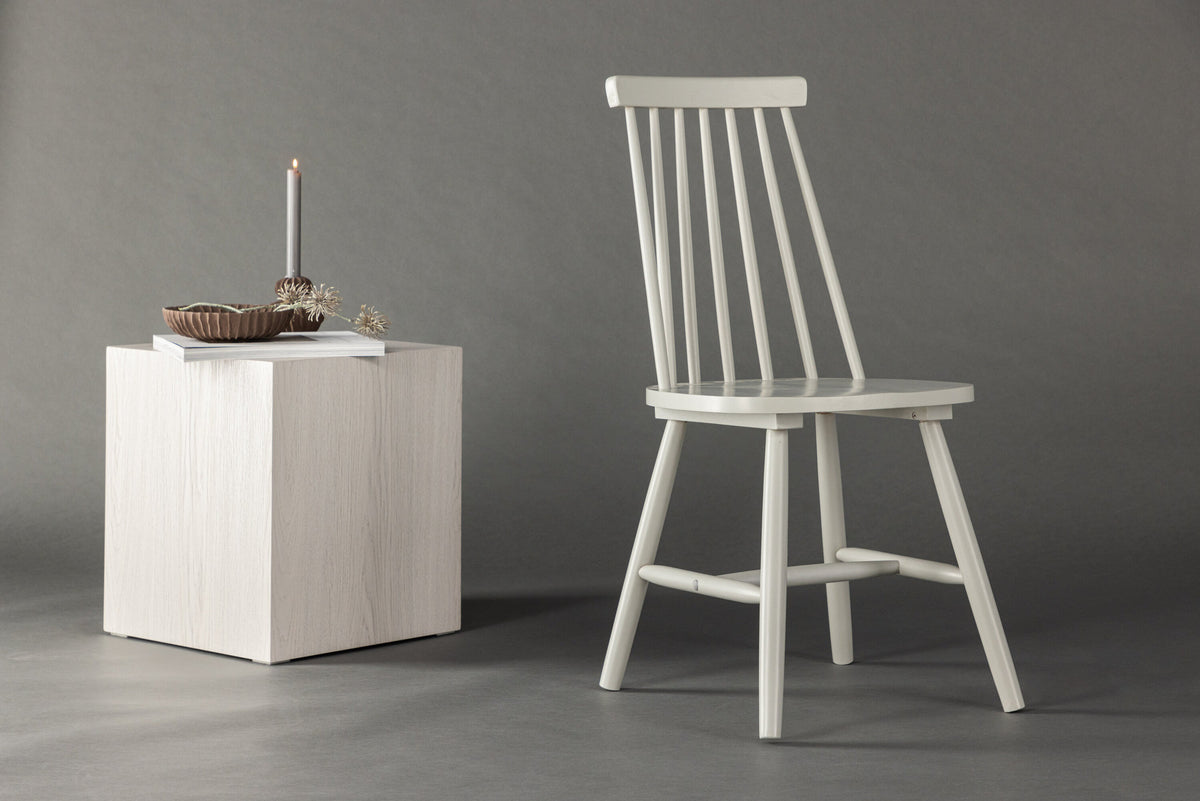 Lönneberga Esszimmerstuhl in Hellgrau präsentiert im Onlineshop von KAQTU Design AG. Stuhl ist von Venture Home