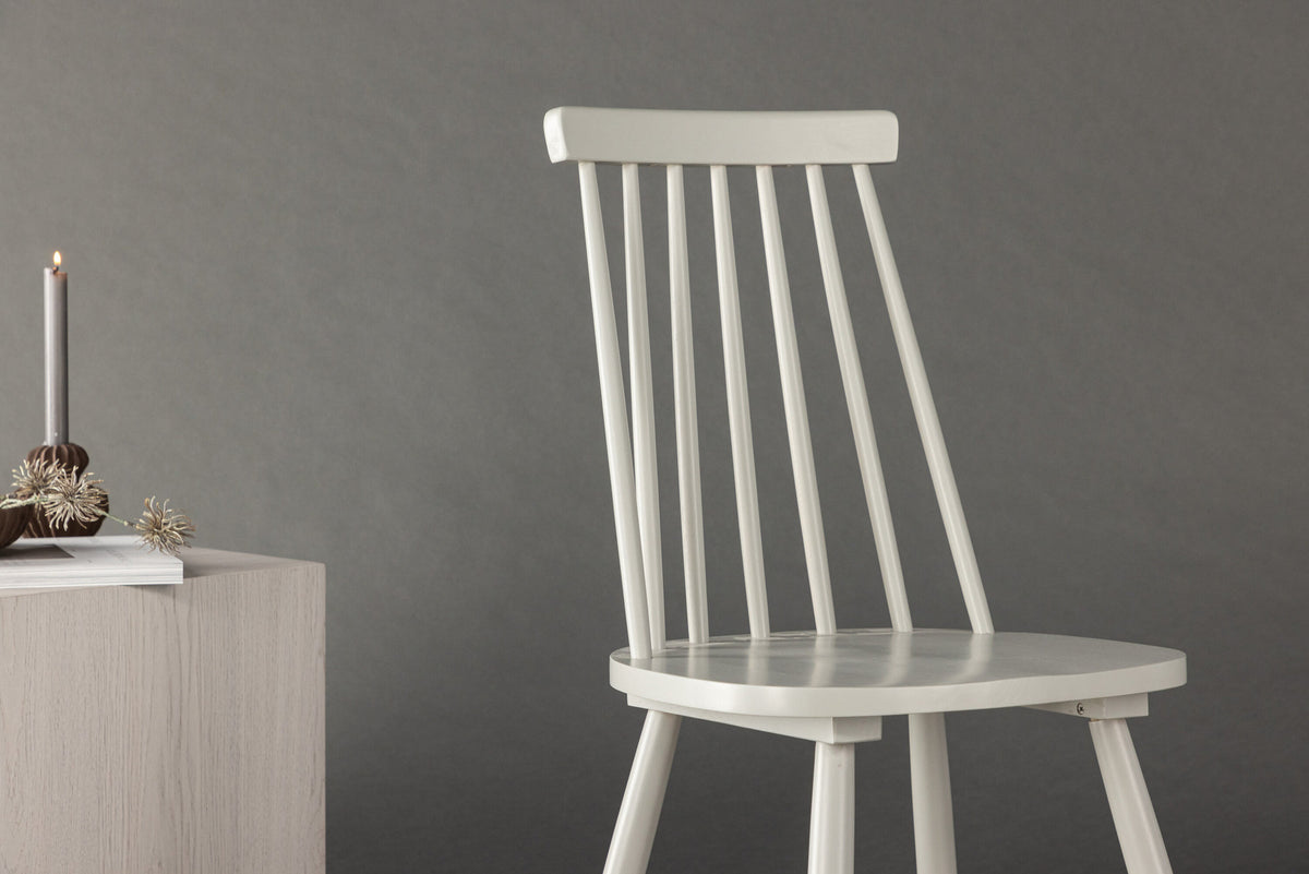 Lönneberga Esszimmerstuhl in Hellgrau präsentiert im Onlineshop von KAQTU Design AG. Stuhl ist von Venture Home