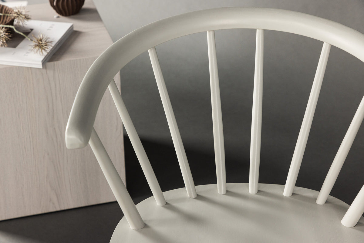 Bobby Esszimmerstuhl in Hellgrau präsentiert im Onlineshop von KAQTU Design AG. Stuhl ist von Venture Home