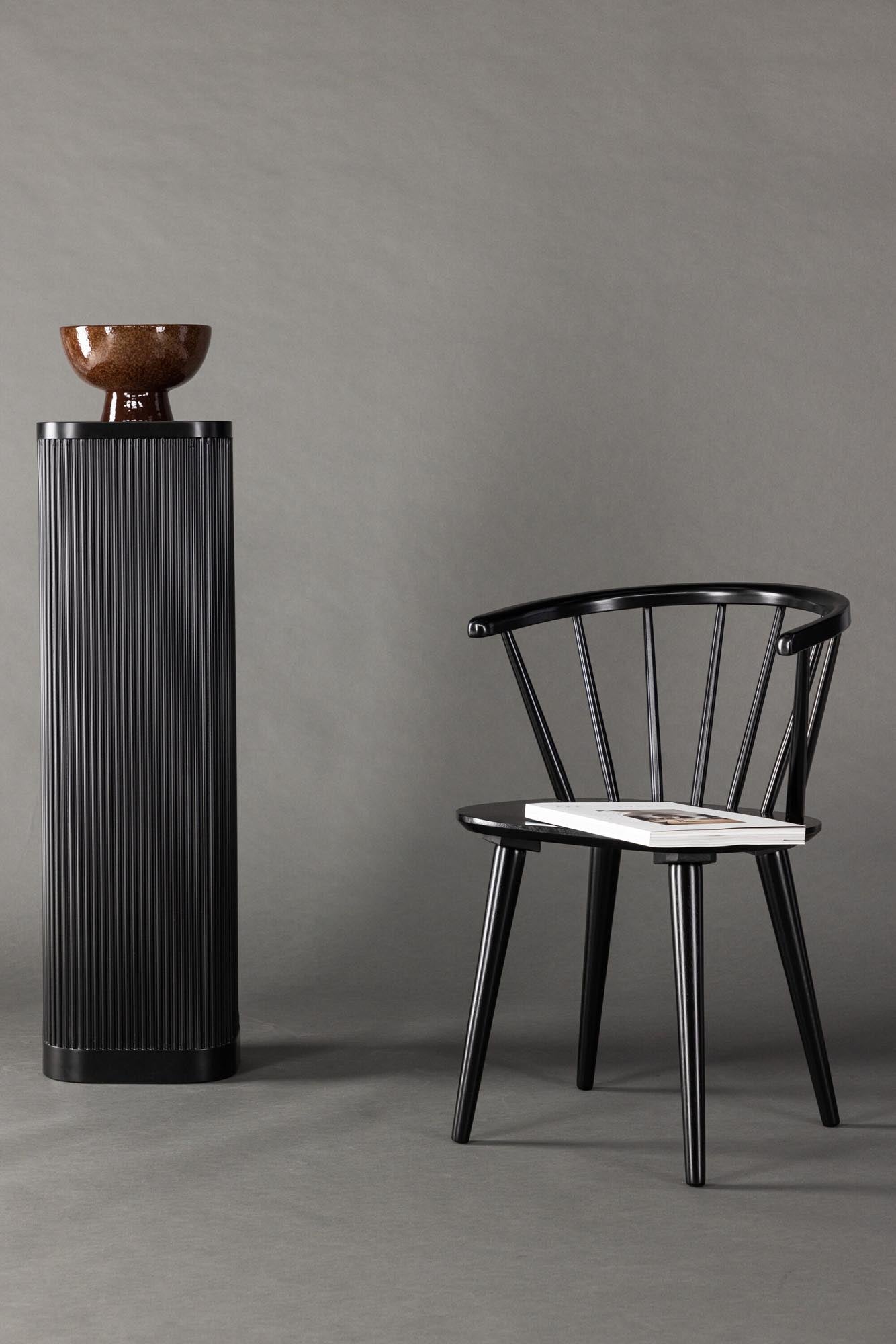 Entdecken Sie den Bobby Esszimmerstuhl von Venture Home: Eleganz trifft auf Langlebigkeit, gefertigt aus robustem Gummibaumholz für höchsten Sitzkomfort.