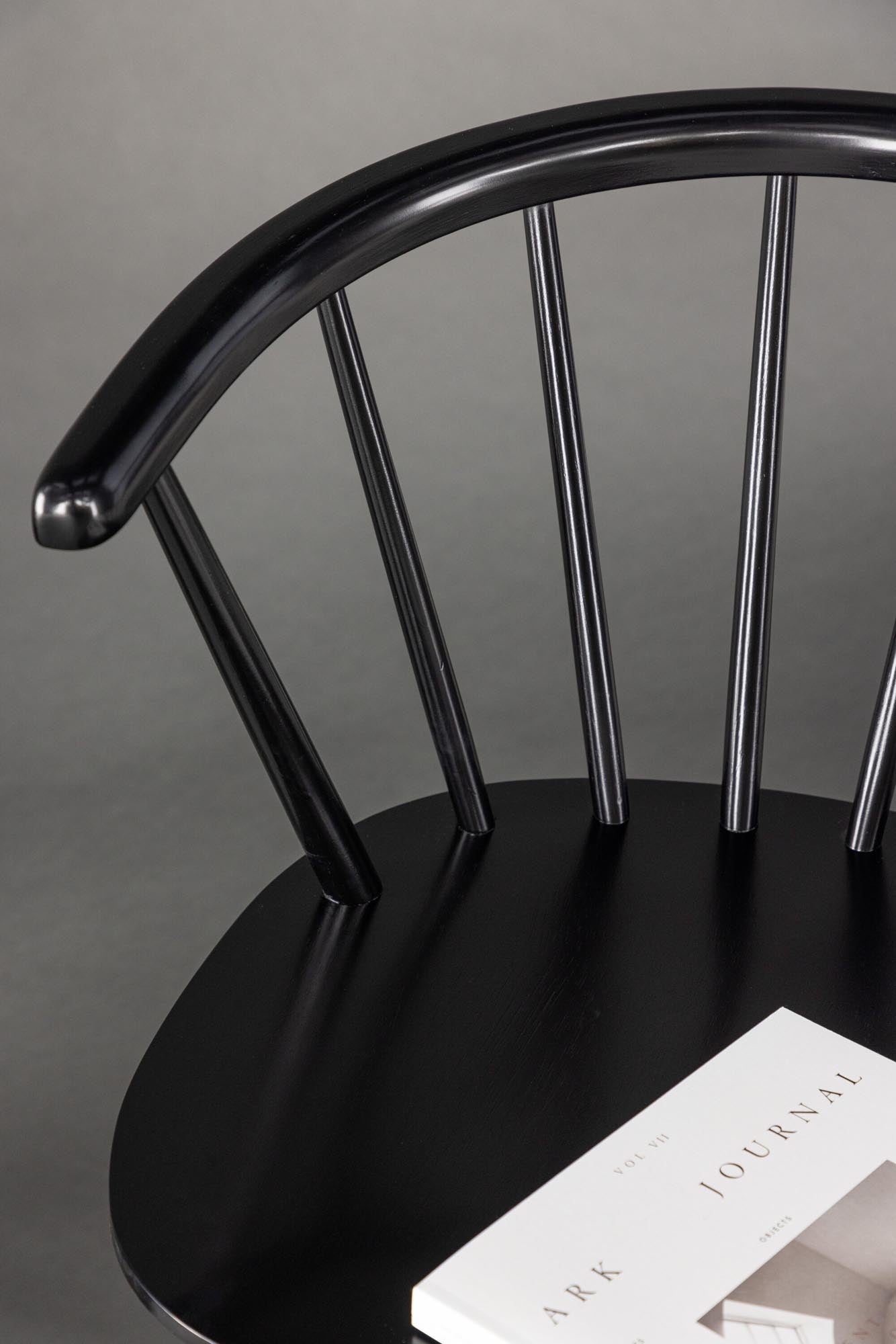 Eleganter Bobby Esszimmerstuhl von Venture Home aus robustem Gummibaumholz. Ideal für zeitlose Einrichtung und höchsten Sitzkomfort.