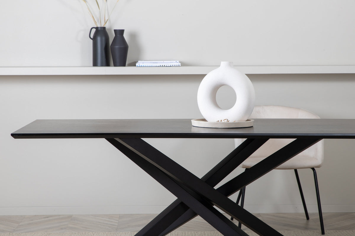 Piazza Esstisch in Schwarz präsentiert im Onlineshop von KAQTU Design AG. Esstisch ist von Venture Home