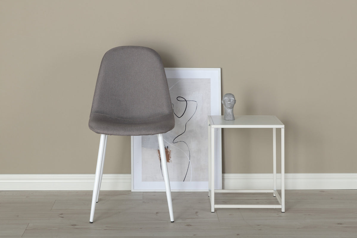 Polar Stuhl in Grau / Weiss präsentiert im Onlineshop von KAQTU Design AG. Stuhl ist von Venture Home