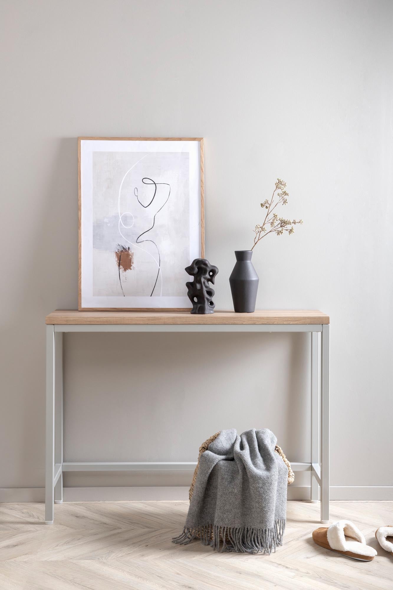 Stylischer Rise Beistelltisch von Venture Home: Funktionalität trifft modernes Design. Perfekt für jeden Raum und vielseitig einsetzbar.