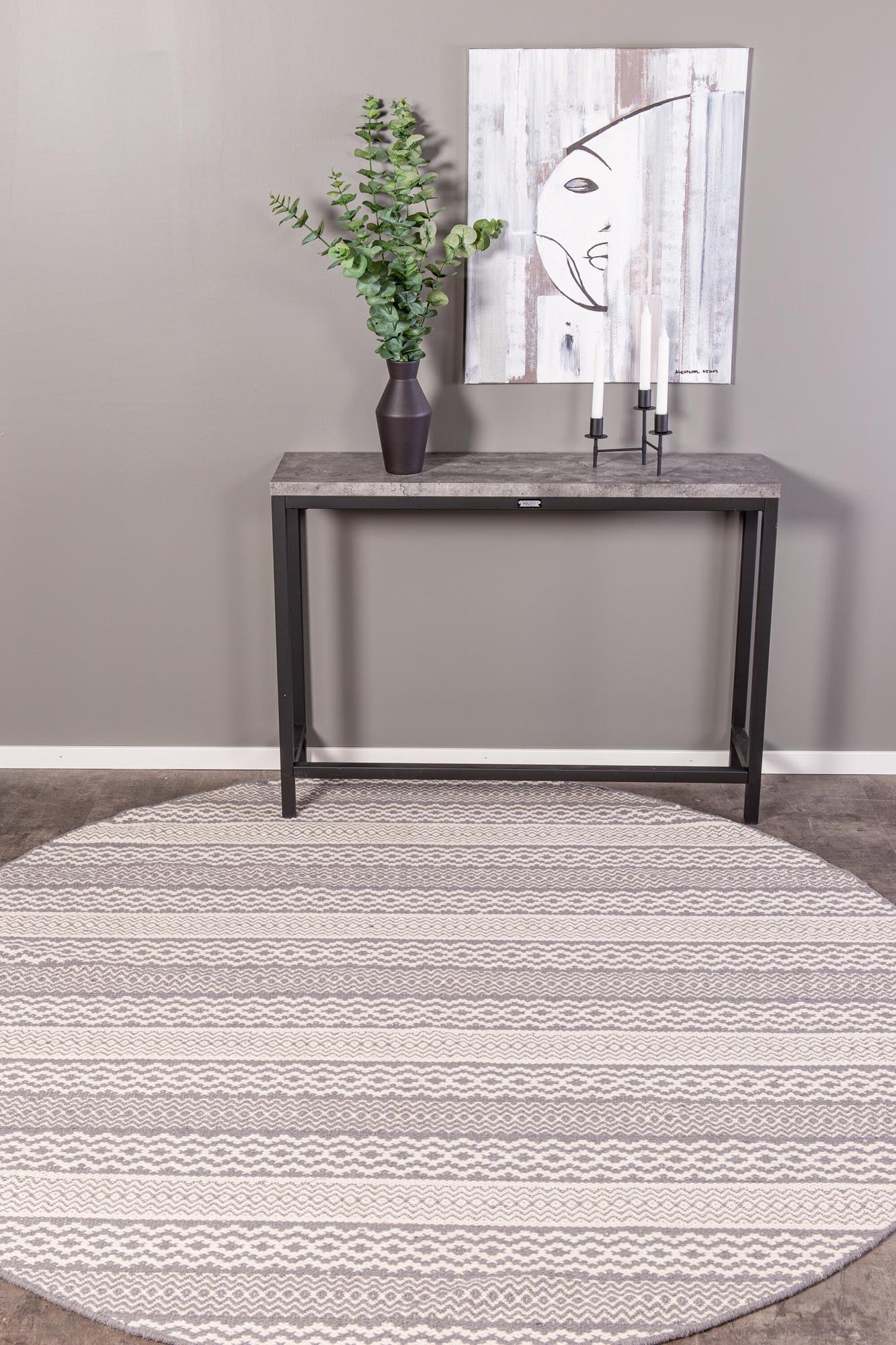 Stylischer Rise Beistelltisch von Venture Home: Robustes Metallgestell, pflegeleichte Oberflächen und vielseitige Einsatzmöglichkeiten für jeden Raum.