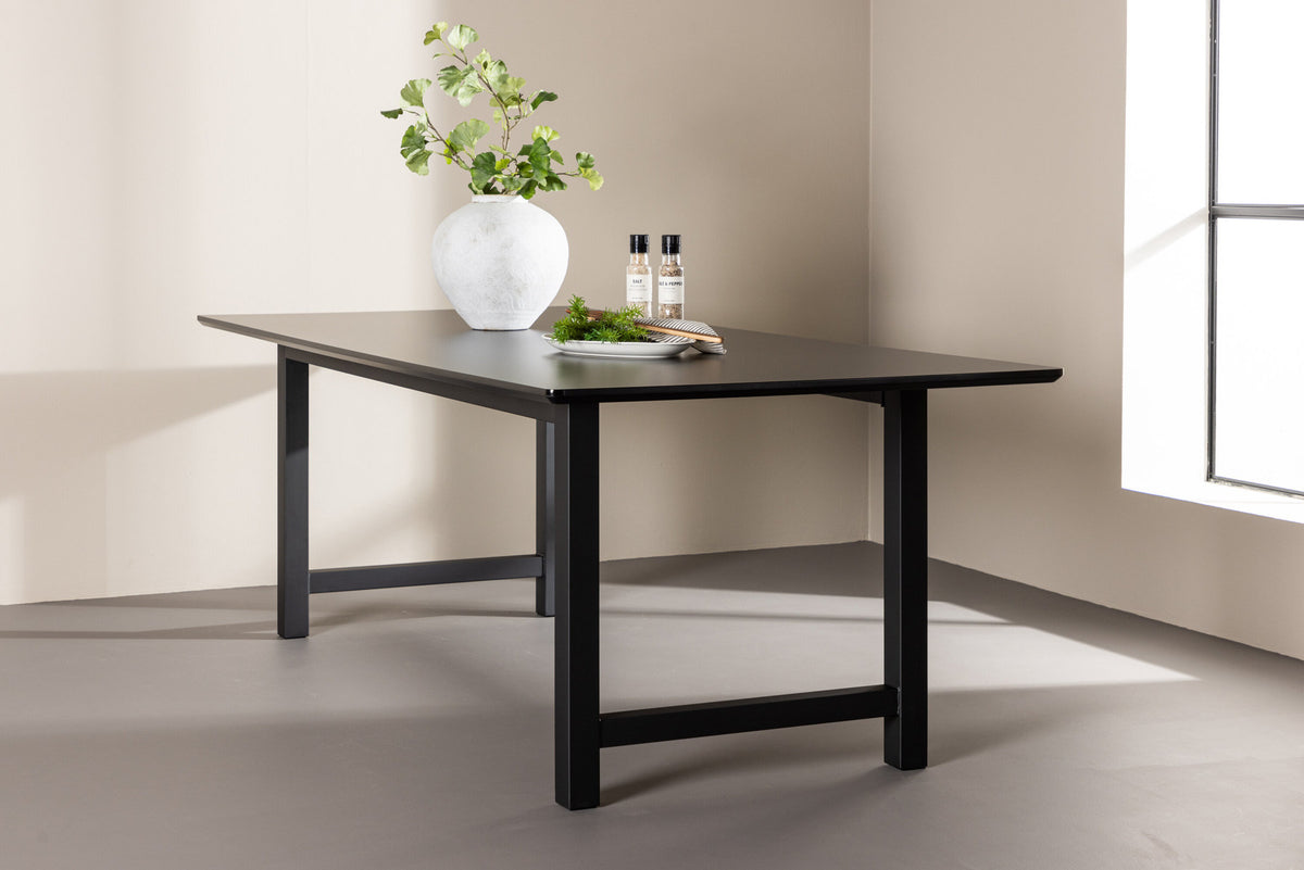 Count Tisch in Schwarz präsentiert im Onlineshop von KAQTU Design AG. Esstisch ist von Venture Home