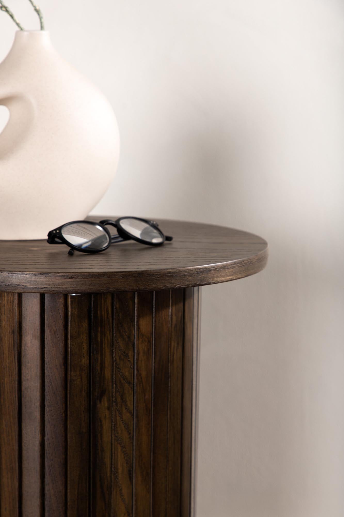 Stilvoller Bianca Beistelltisch von Venture Home: Hochwertiges MDF, vielseitig einsetzbar, ideal für jeden Raum und Einrichtungsstil.