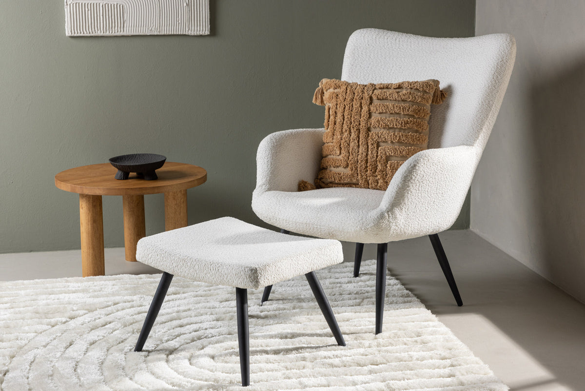 Como Sessel mit Ottoman in Weiss präsentiert im Onlineshop von KAQTU Design AG. Sessel mit Armlehnen ist von Venture Home