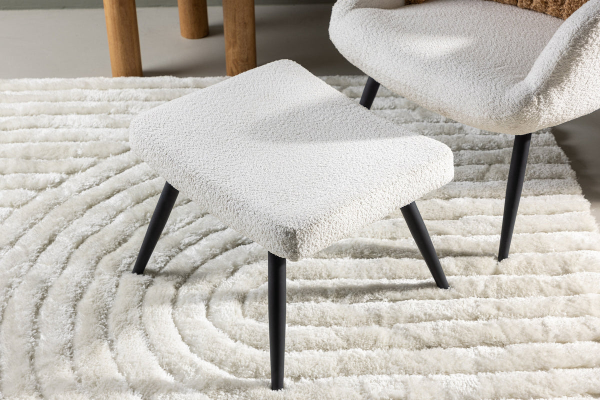 Como Sessel mit Ottoman in Weiss präsentiert im Onlineshop von KAQTU Design AG. Sessel mit Armlehnen ist von Venture Home