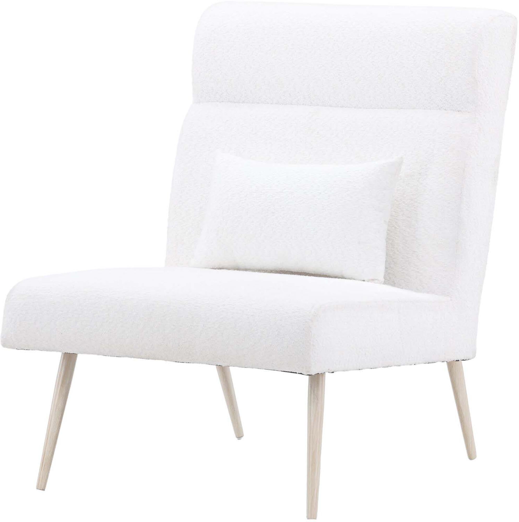 Entdecken Sie den Bloom Sessel von Venture Home: Minimalistisches Design, bequemer Teddystoff und skandinavische Stabilität für Ihr Zuhause.