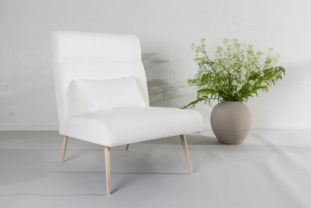 Bloom Sessel in Weiss präsentiert im Onlineshop von KAQTU Design AG. Sessel mit Armlehnen ist von Venture Home