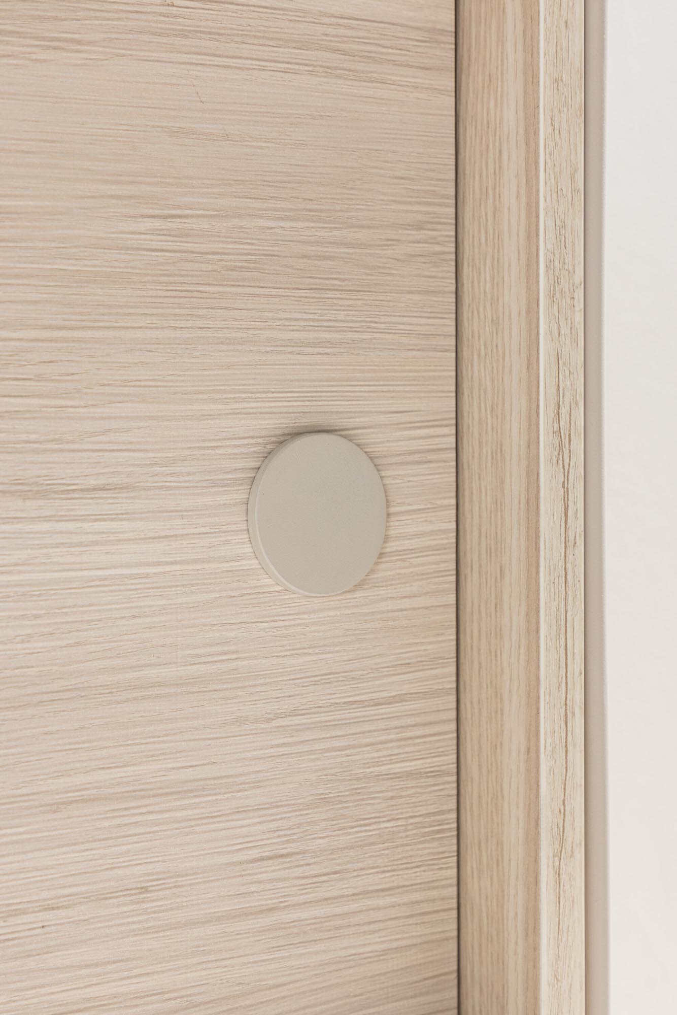 Elegantes Paris Regal: Modernes Design für stilvolle Räume.