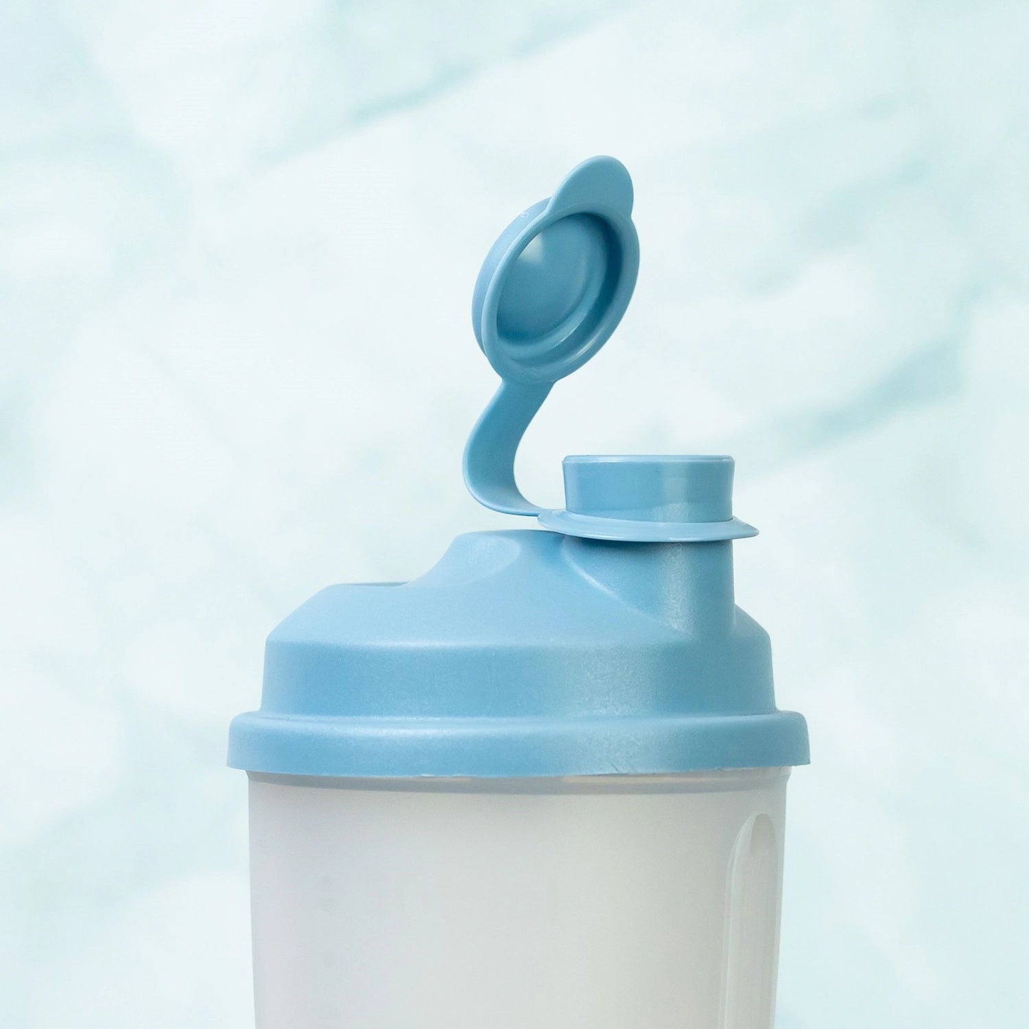 Mixery Dressingshaker 0.5l blau in Blau präsentiert im Onlineshop von KAQTU Design AG. Küchenhelfer ist von Westmark