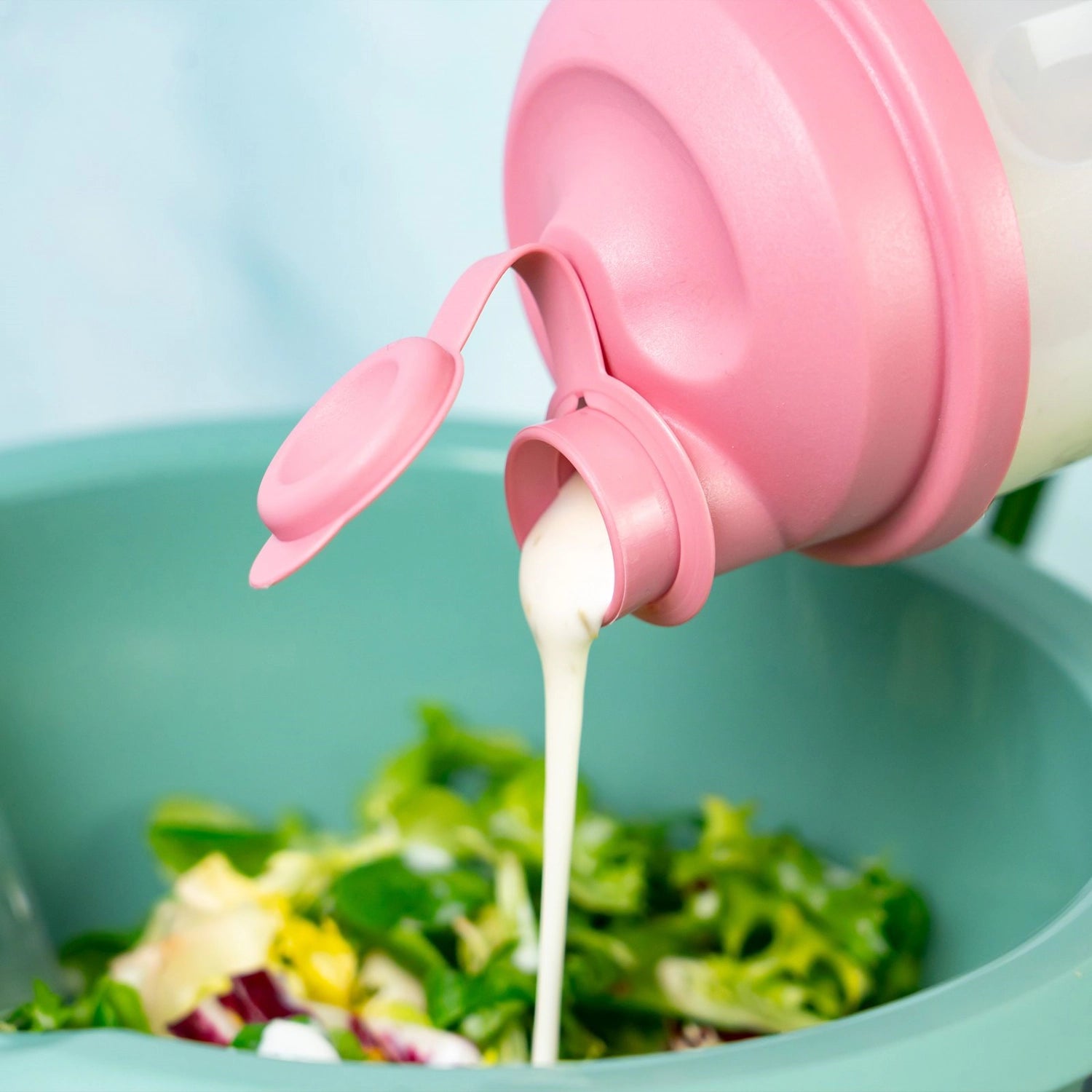 Mixery Dressingshaker 0.5l rosa in Pink präsentiert im Onlineshop von KAQTU Design AG. Küchenhelfer ist von Westmark